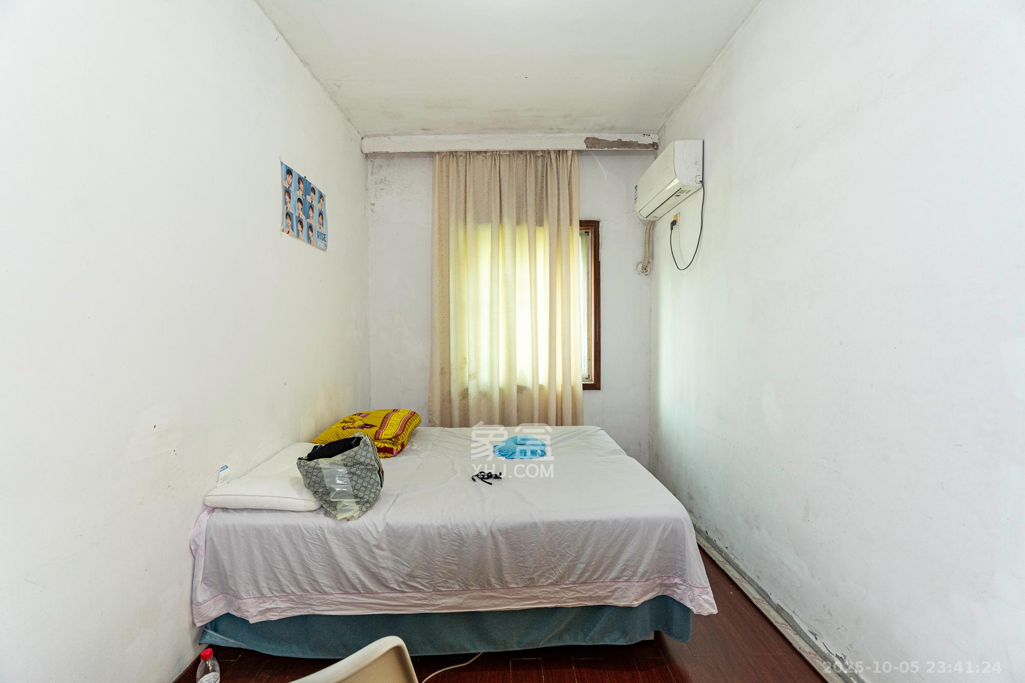 中南汽车世界 3室2厅2卫 32.0万 中南汽车世界 3室2厅2卫 32.0万卧室