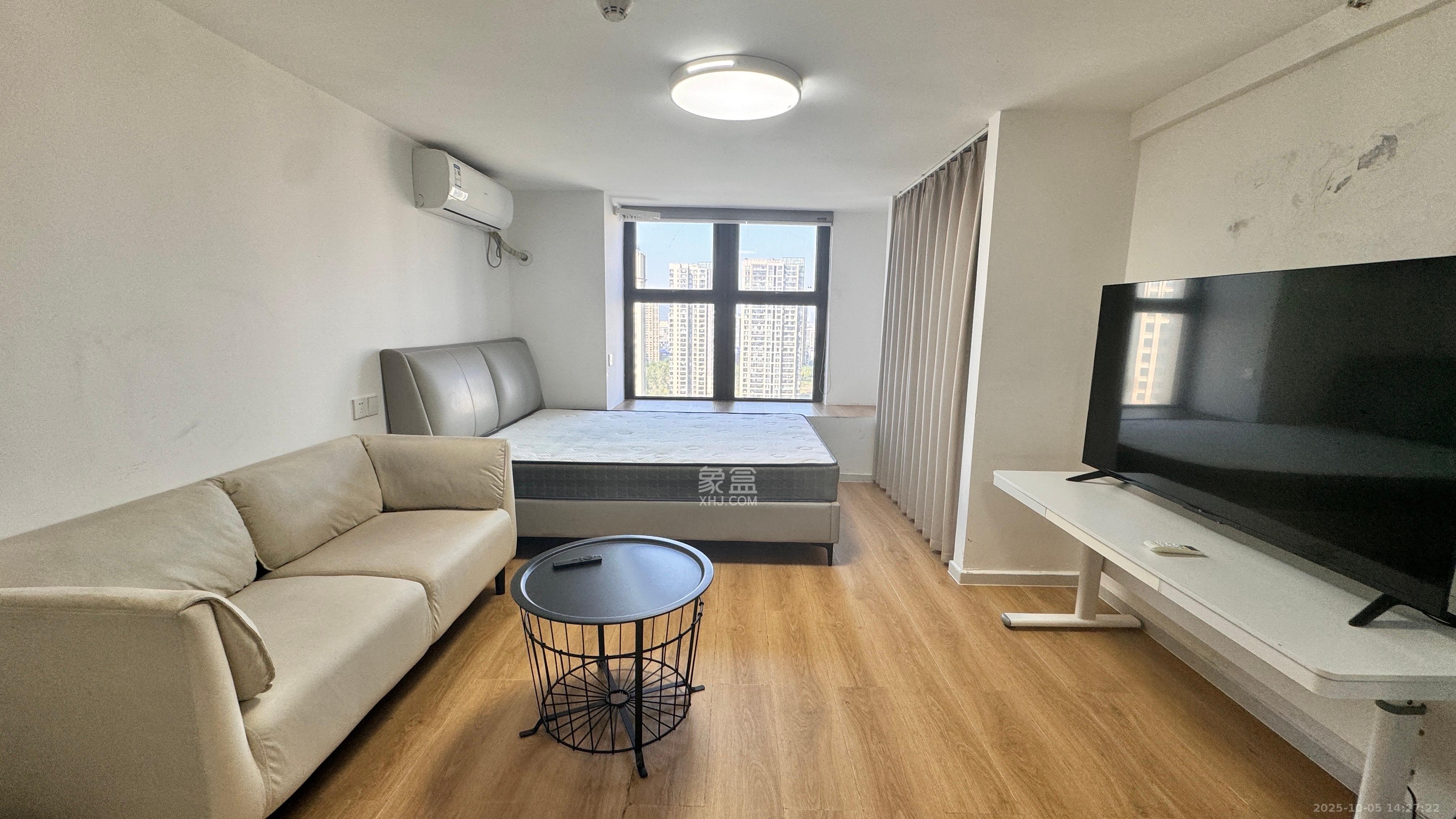 龙湖新壹城  1室0厅0卫    1400.0元/月