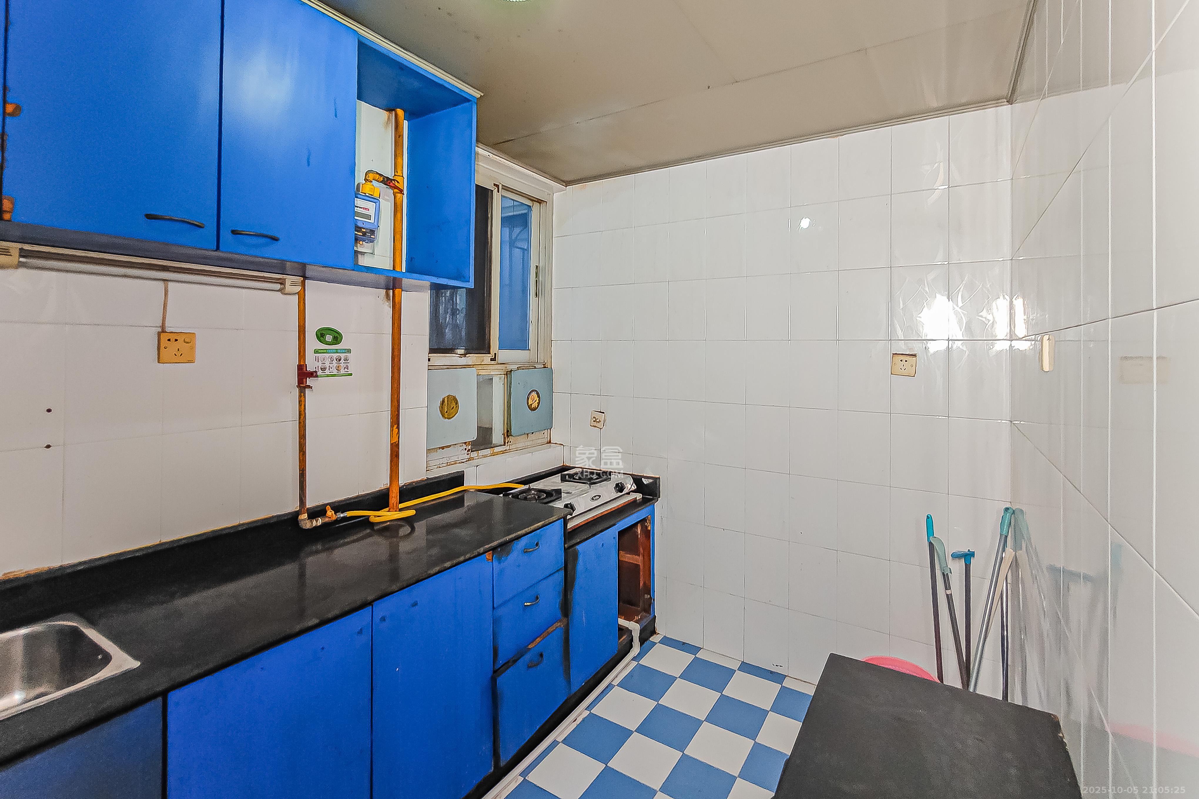 鸿园小区  3室2厅1卫    100.0万厨房