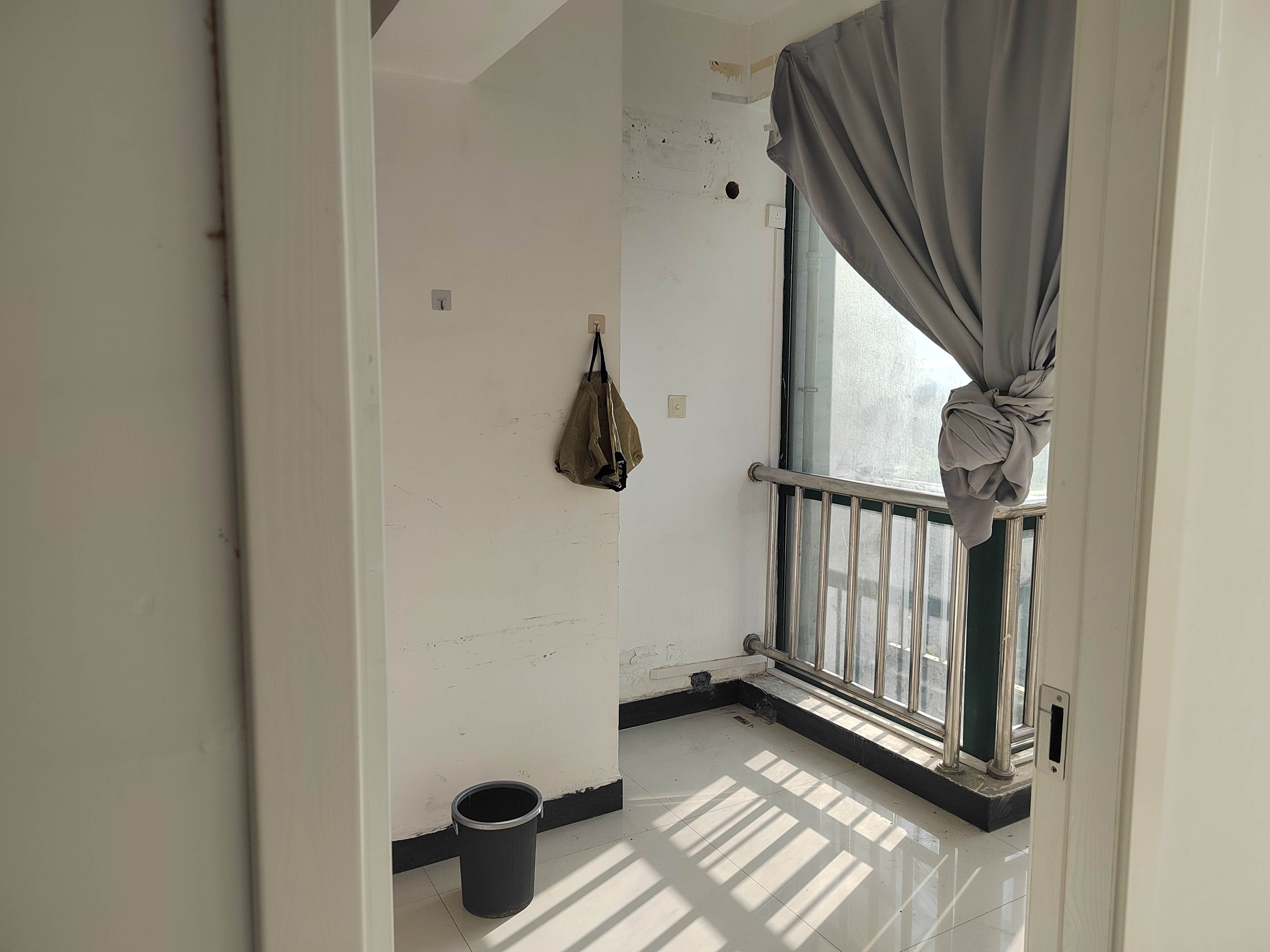 SOHO尚都 6室1厅1卫 3200.0元/月 SOHO尚都 6室1厅1卫 3200.0元/月室内图