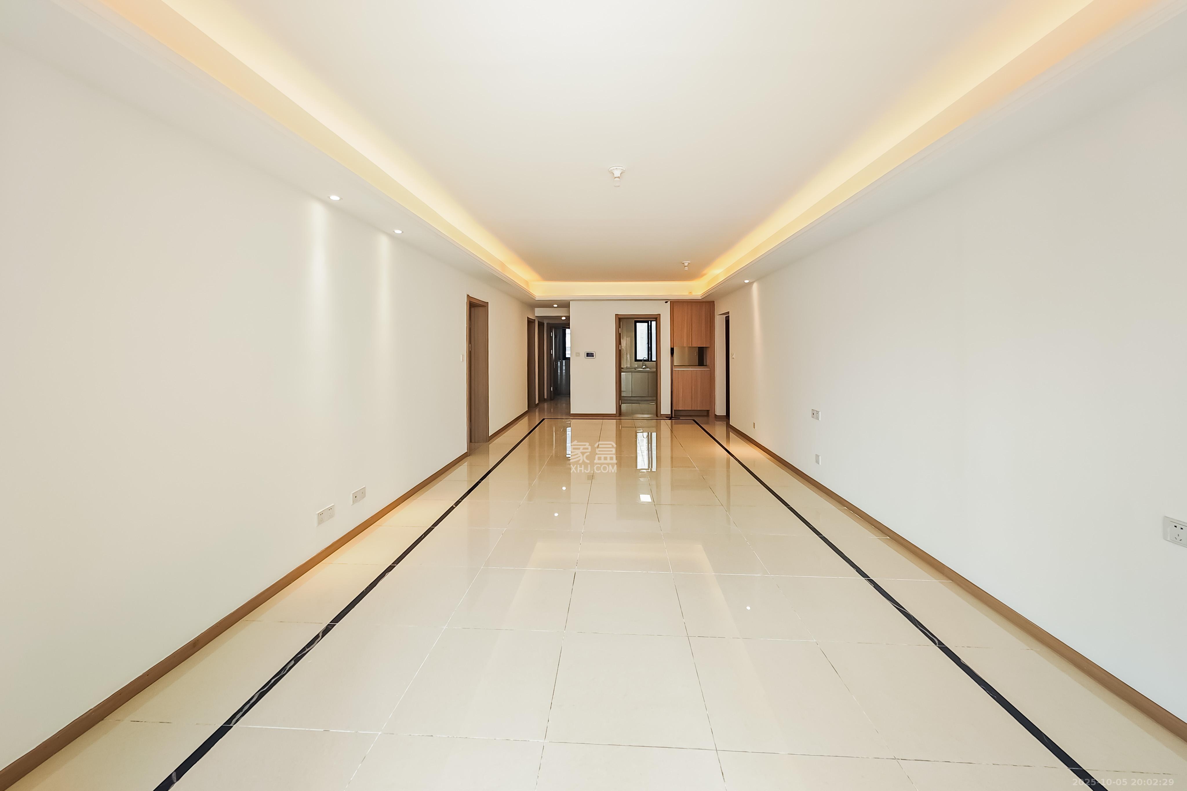 长沙高铁吾悦广场 3室2厅2卫 138.0万 长沙高铁吾悦广场 3室2厅2卫 138.0万客厅