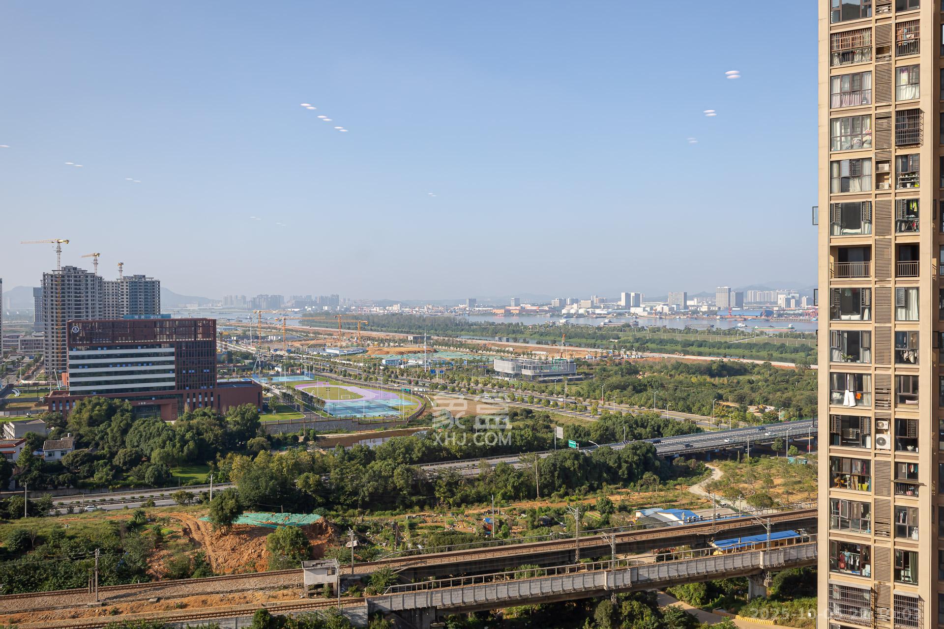 长燃新奥佳园  3室2厅2卫    118.0万客厅