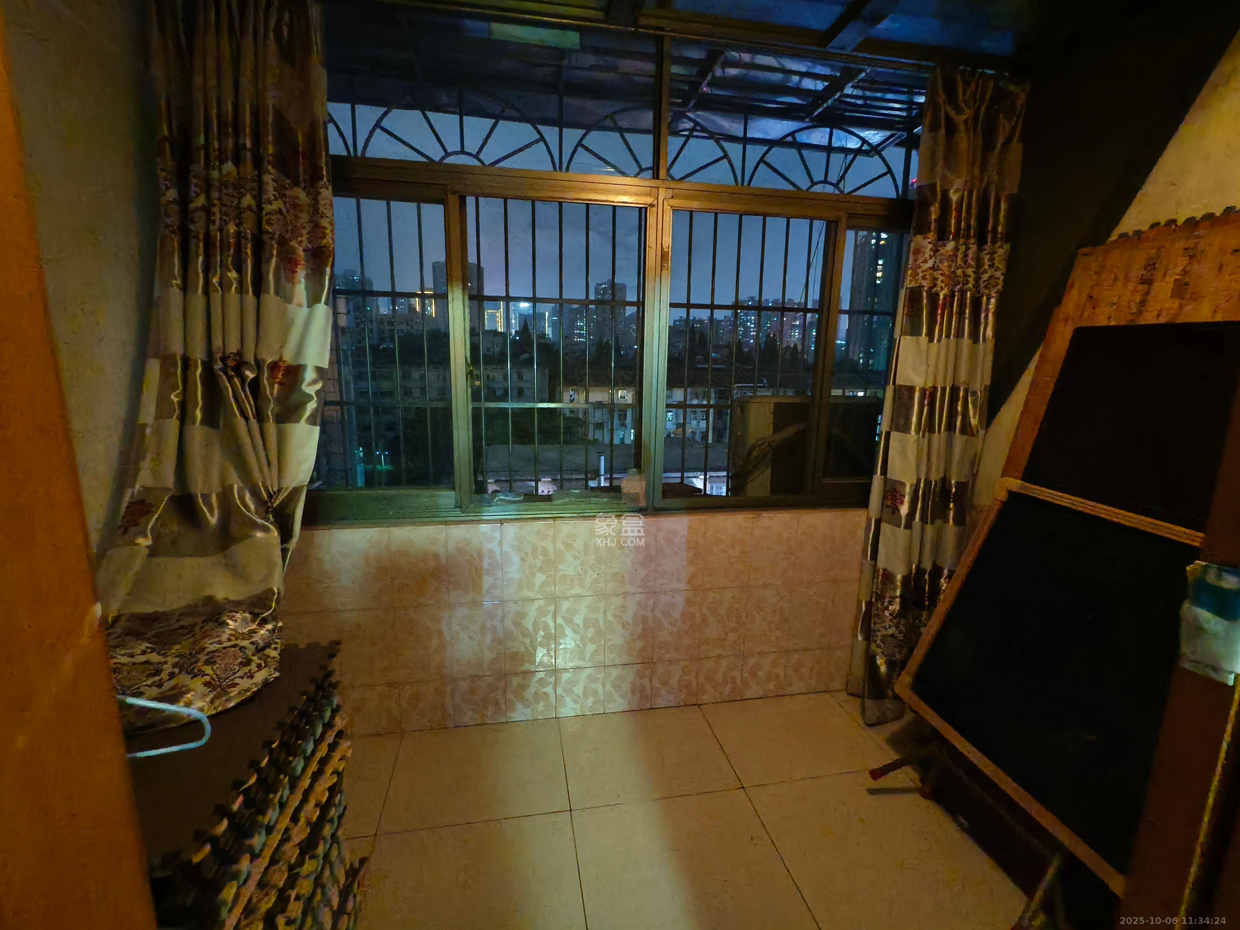 亮丽阁公寓  1室3厅3卫    1650.0元/月 亮丽阁公寓  1室3厅3卫    1650.0元/月室内图