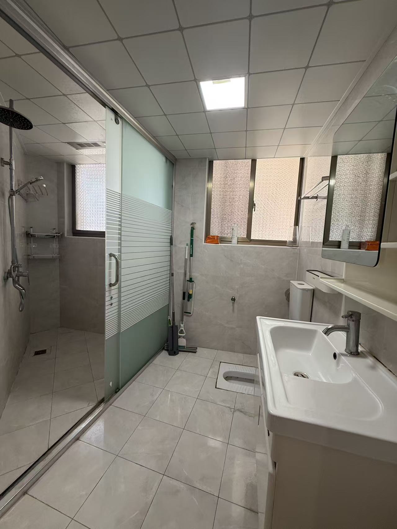 四海大厦 3室2厅2卫 2500.0元/月 四海大厦 3室2厅2卫 2500.0元/月室内图