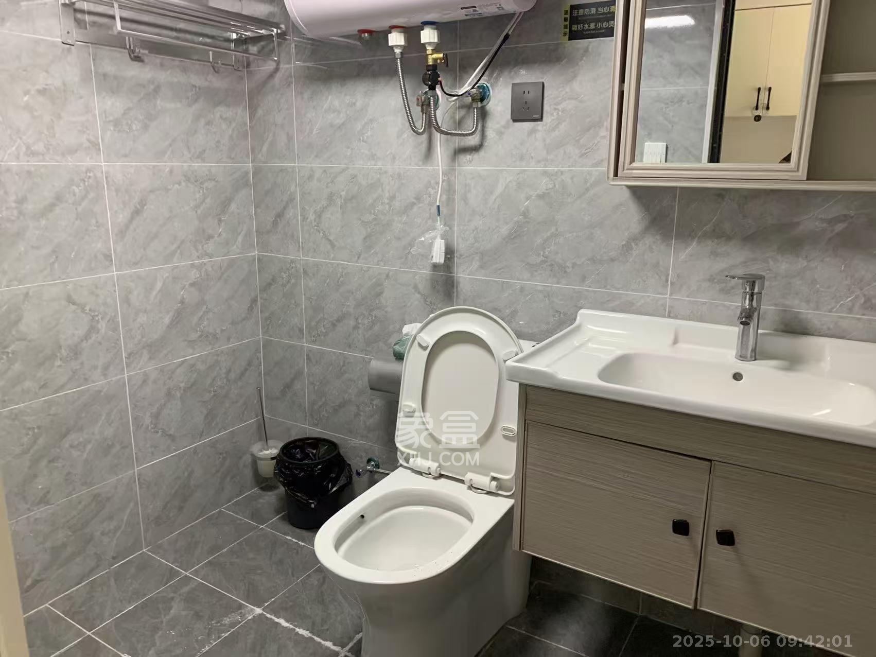 保利中环广场(保利中悦苑)  2室1厅1卫    2500.0元/月 保利中环广场(保利中悦苑)  2室1厅1卫    2500.0元/月室内图