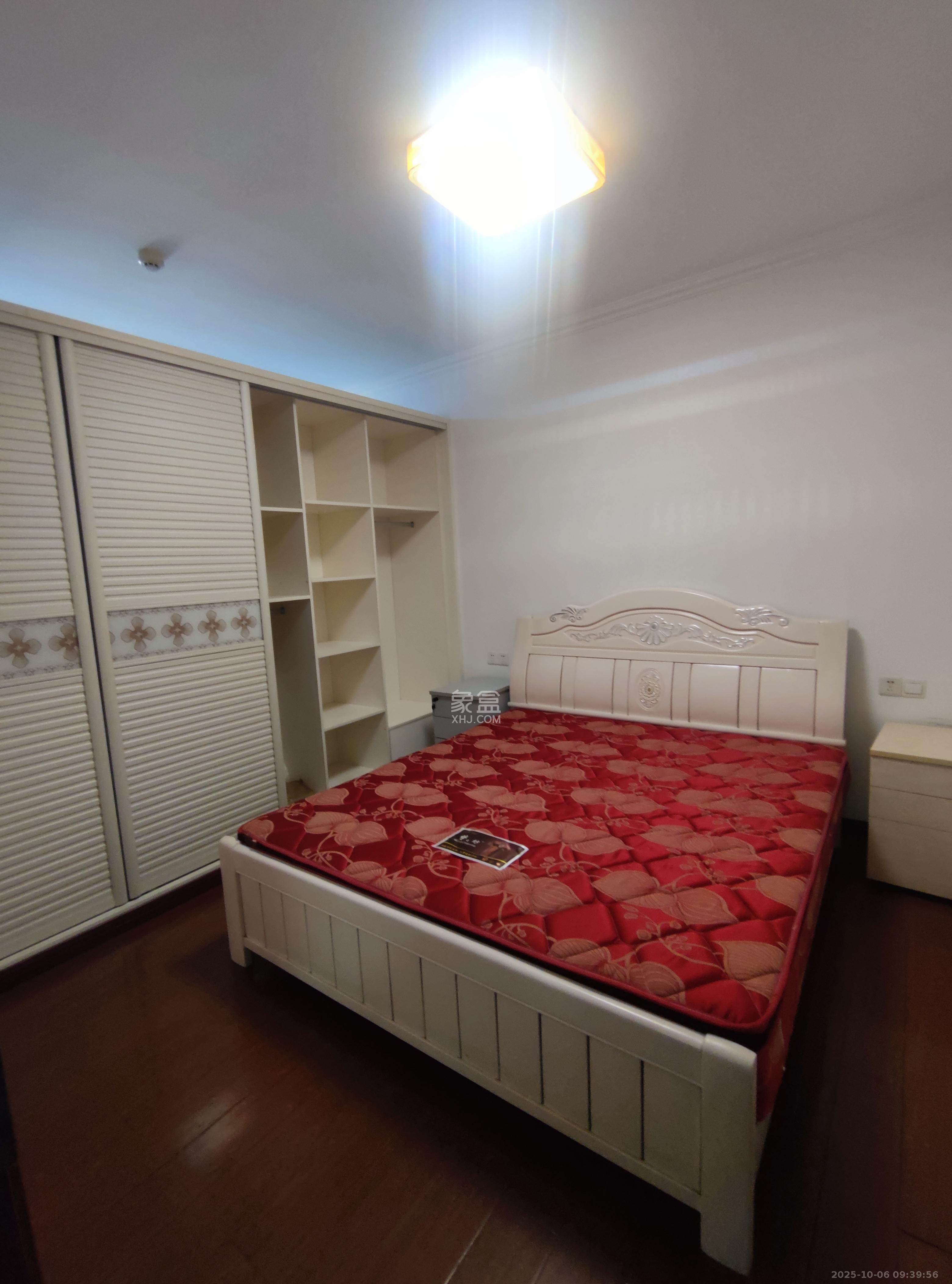 怡海星城  2室2厅1卫    1800.0元/月室内图