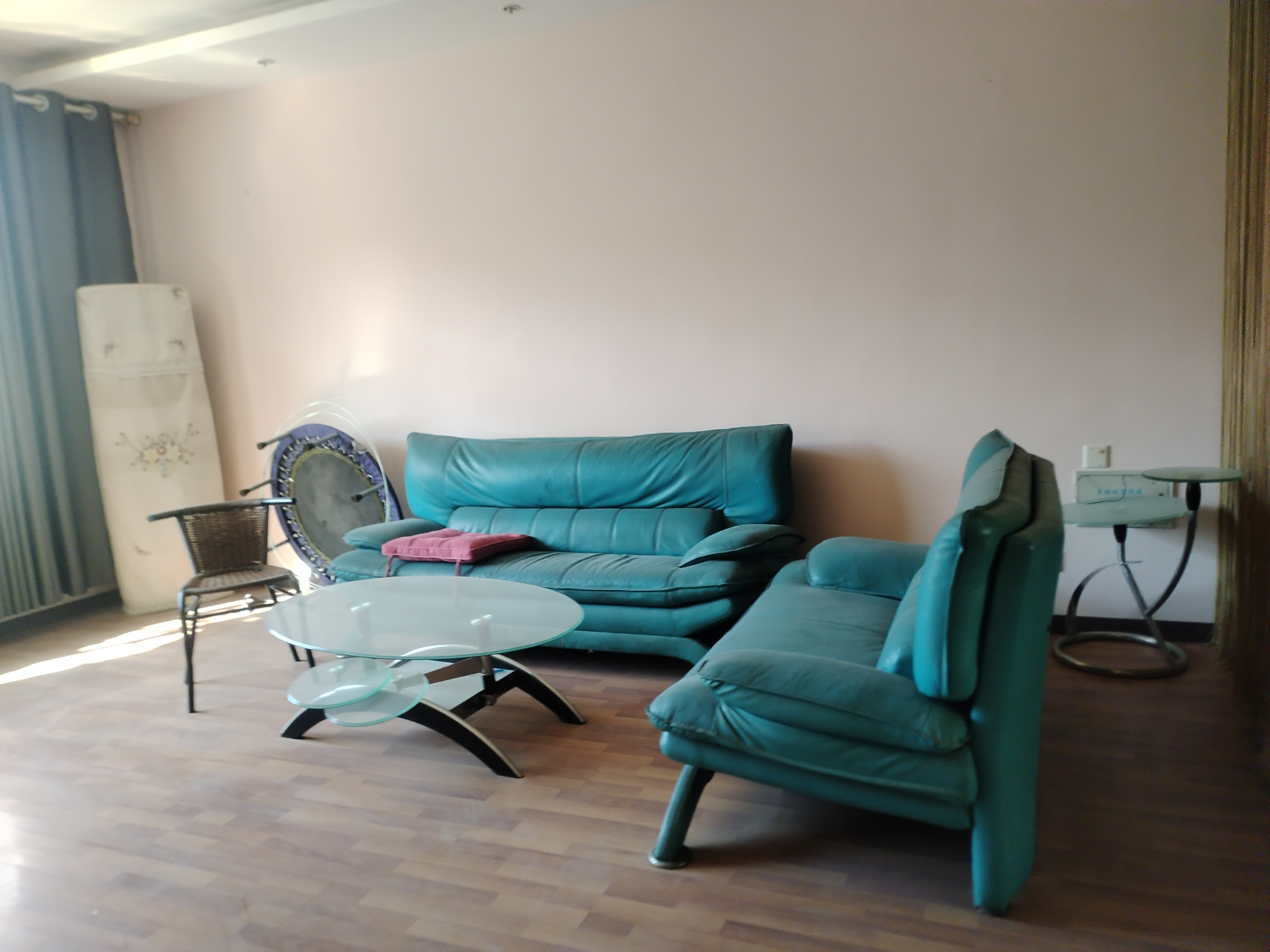 市人大政协机关大院住宅区(老市委) 1室0厅0卫 70.0万 市人大政协机关大院住宅区(老市委) 1室0厅0卫 70.0万客厅