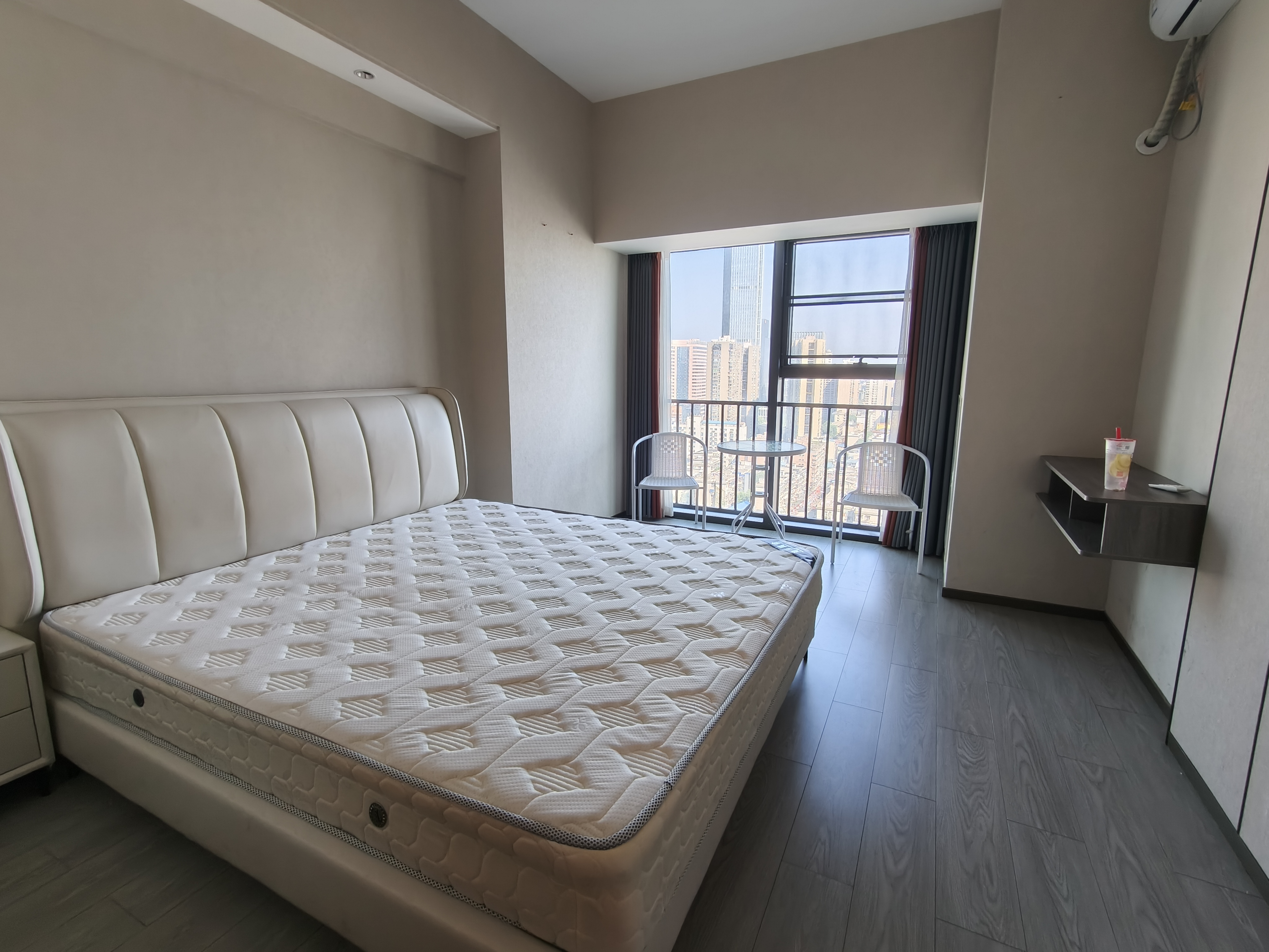 华润置地中心  1室1厅1卫    2200.0元/月 华润置地中心  1室1厅1卫    2200.0元/月户型图