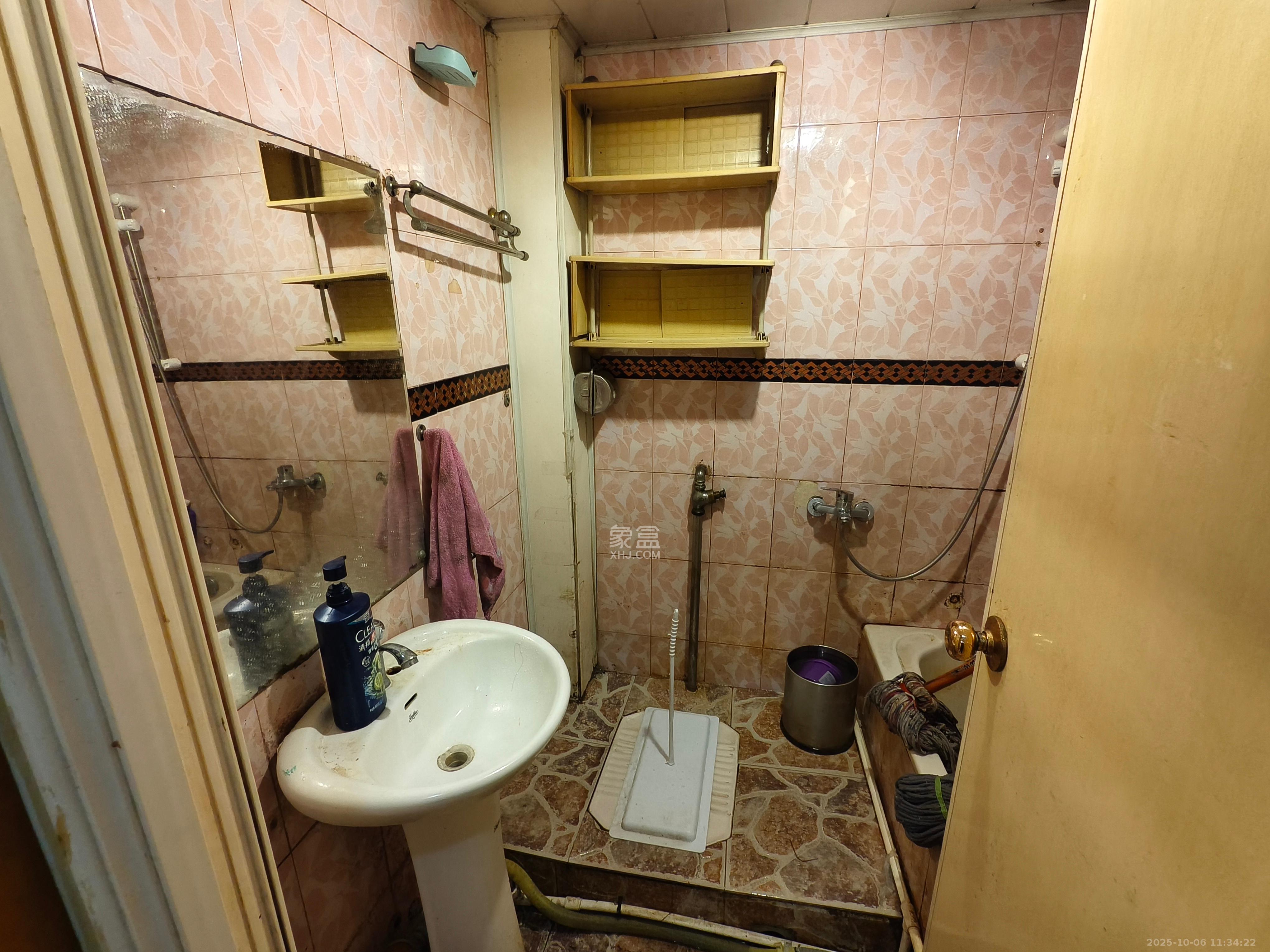 亮丽阁公寓  1室3厅3卫    1650.0元/月 亮丽阁公寓  1室3厅3卫    1650.0元/月室内图