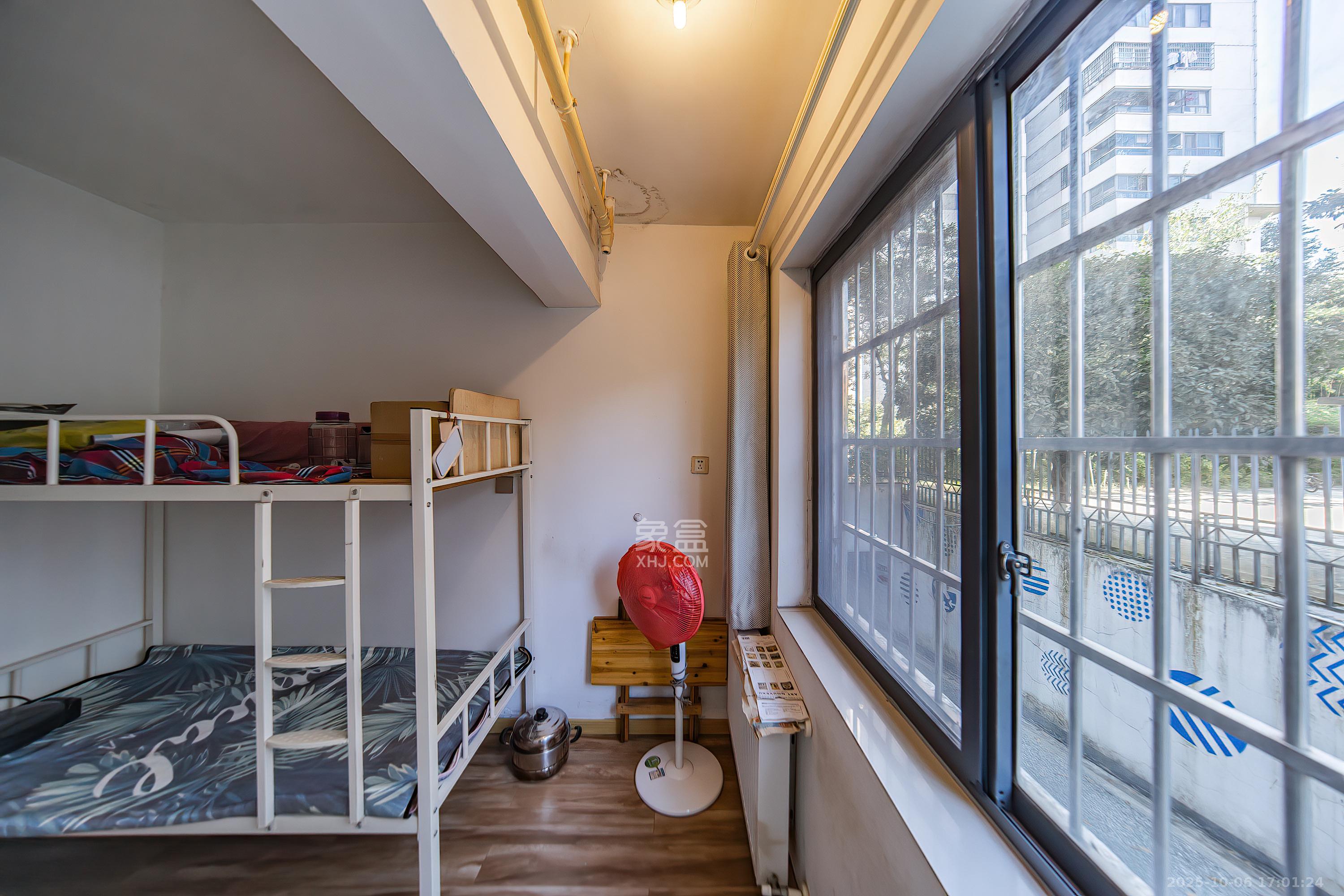 阳光100一期、四五期 4室2厅2卫 4000.0元/月 阳光100一期、四五期 4室2厅2卫 4000.0元/月室内图