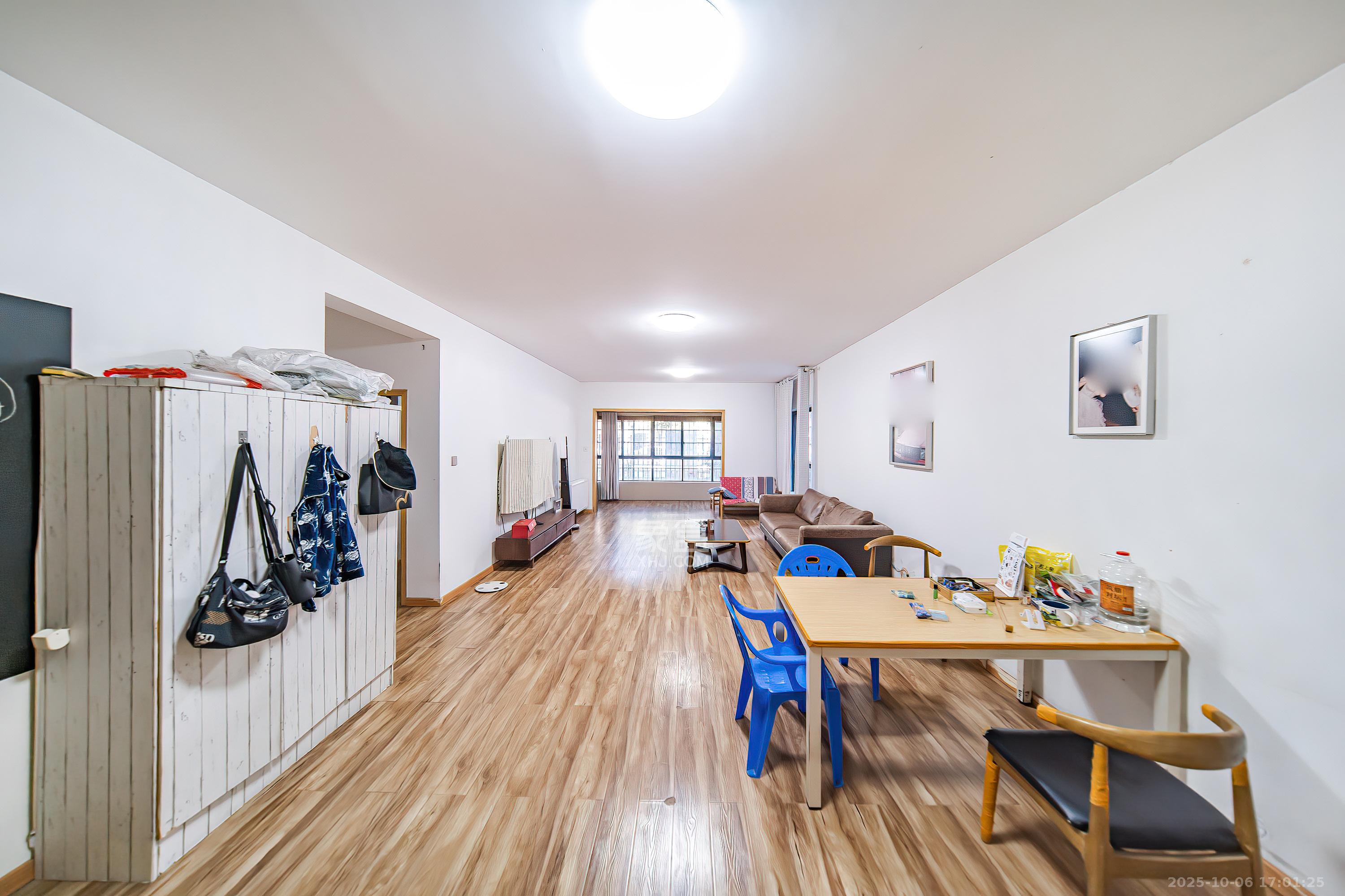 阳光100一期、四五期  4室2厅2卫    4000.0元/月室内图