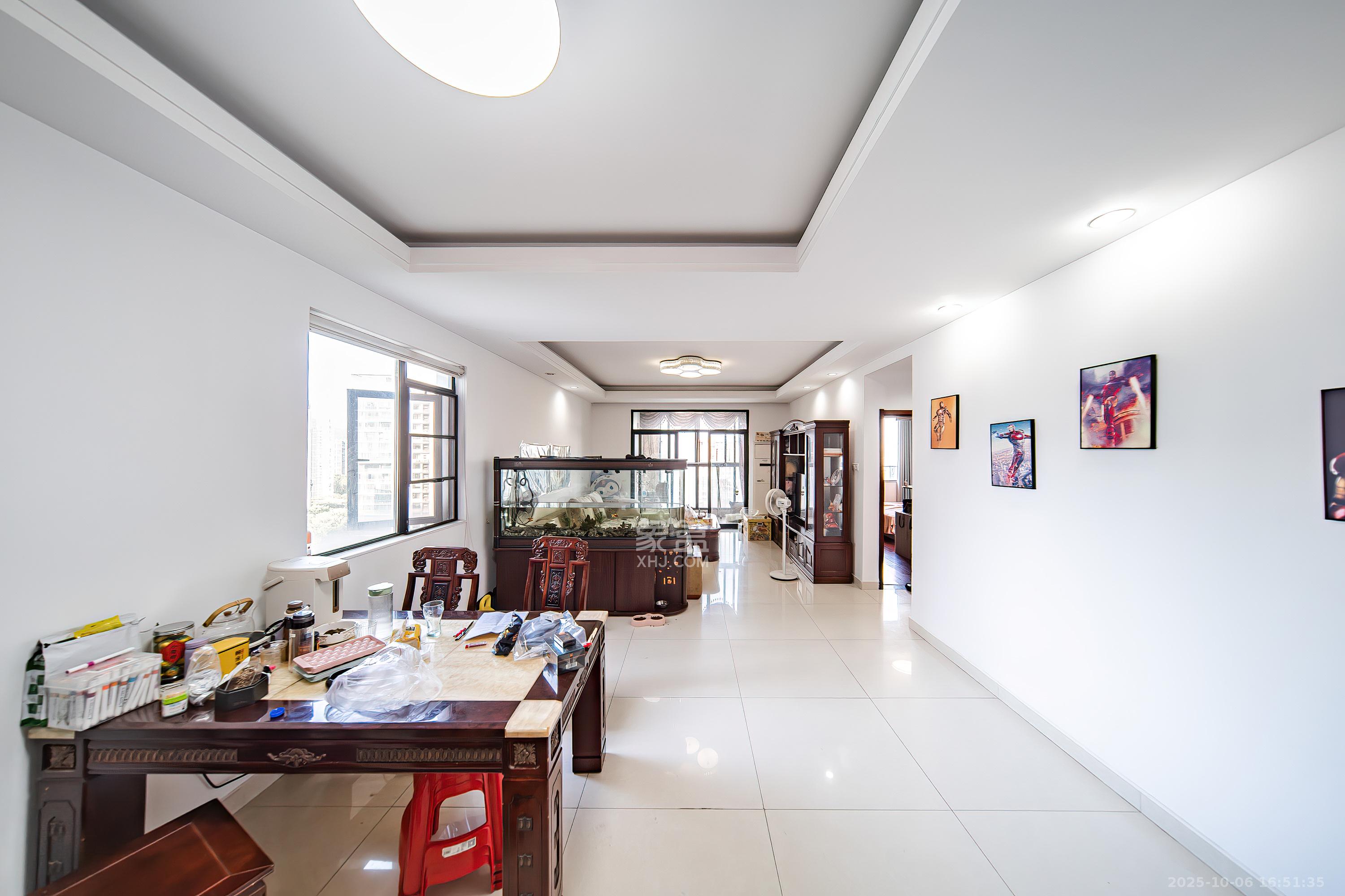 阳光100三期  1室2厅1卫    98.0万客厅