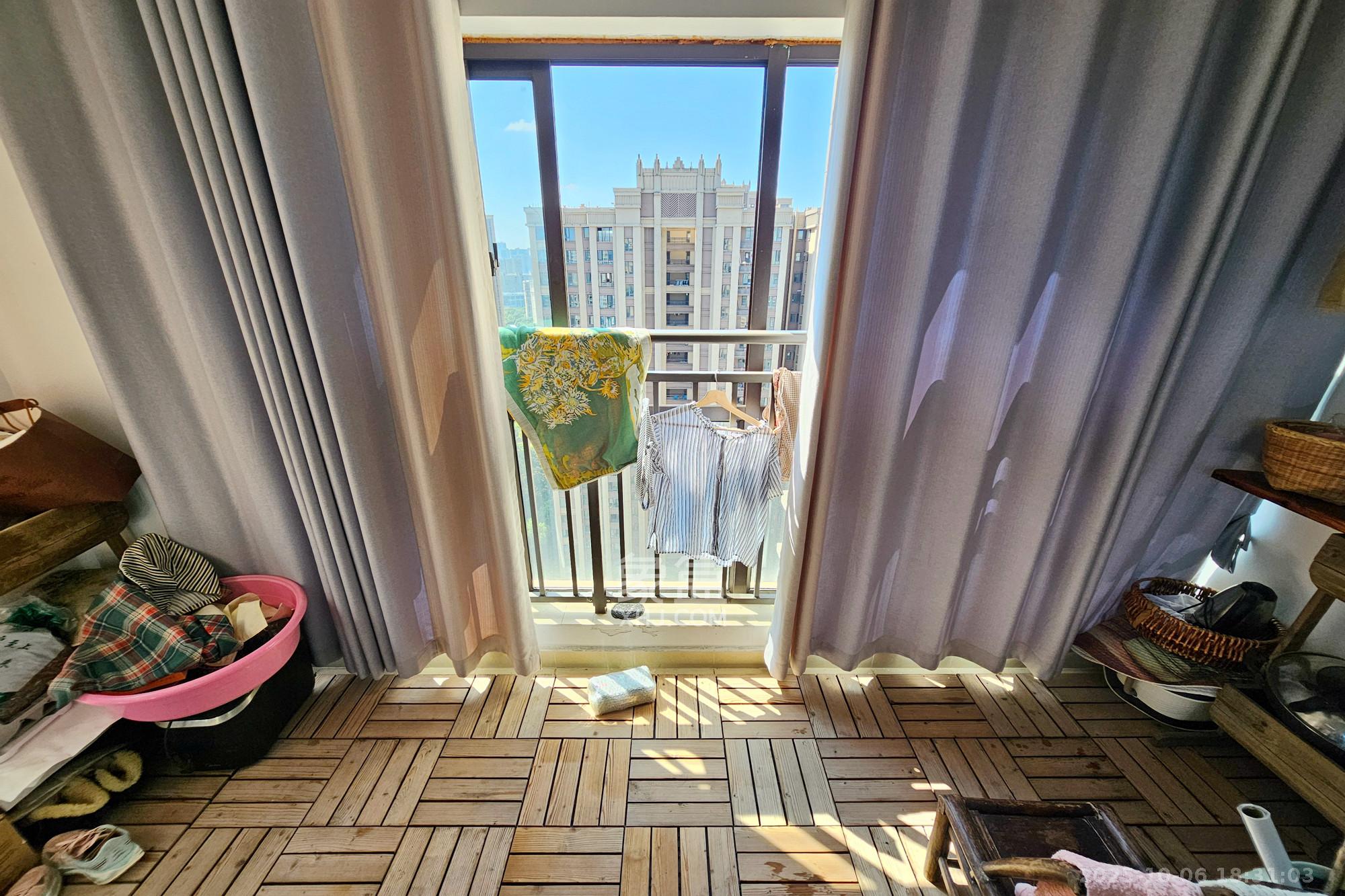 阳光城尚东湾青柠园 4室2厅2卫 126.8万 阳光城尚东湾青柠园 4室2厅2卫 126.8万阳台