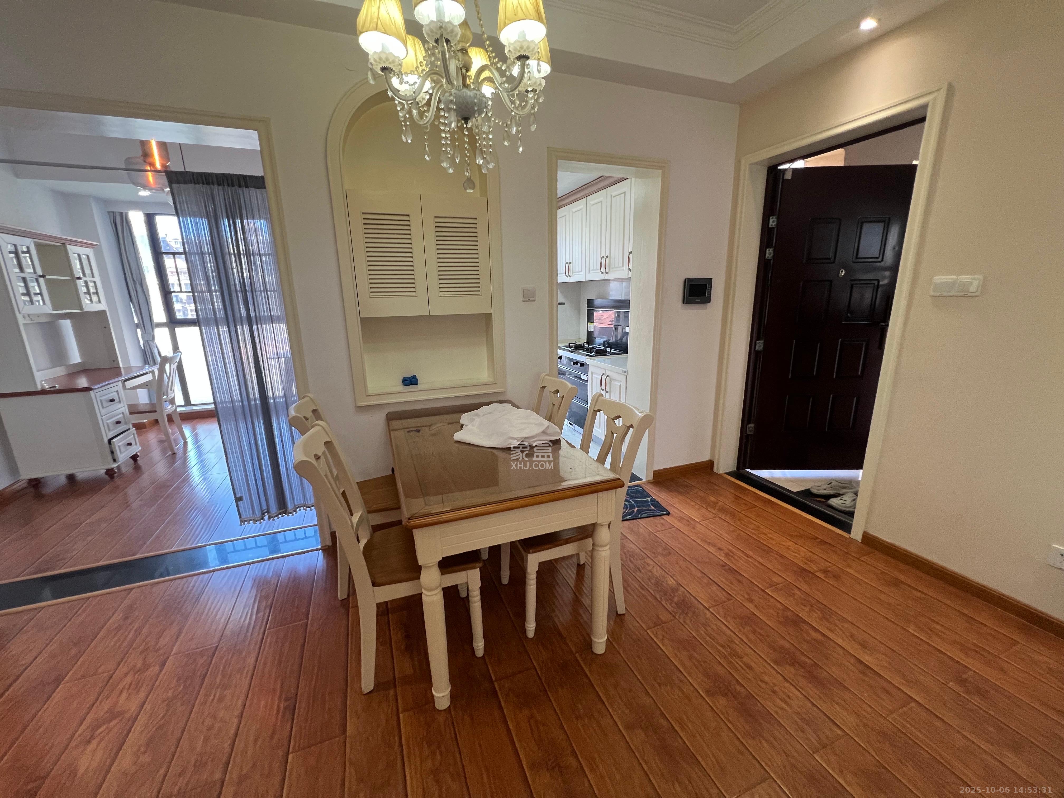 世茂铂翠湾二期  3室2厅1卫    3200.0元/月 世茂铂翠湾二期  3室2厅1卫    3200.0元/月室内图