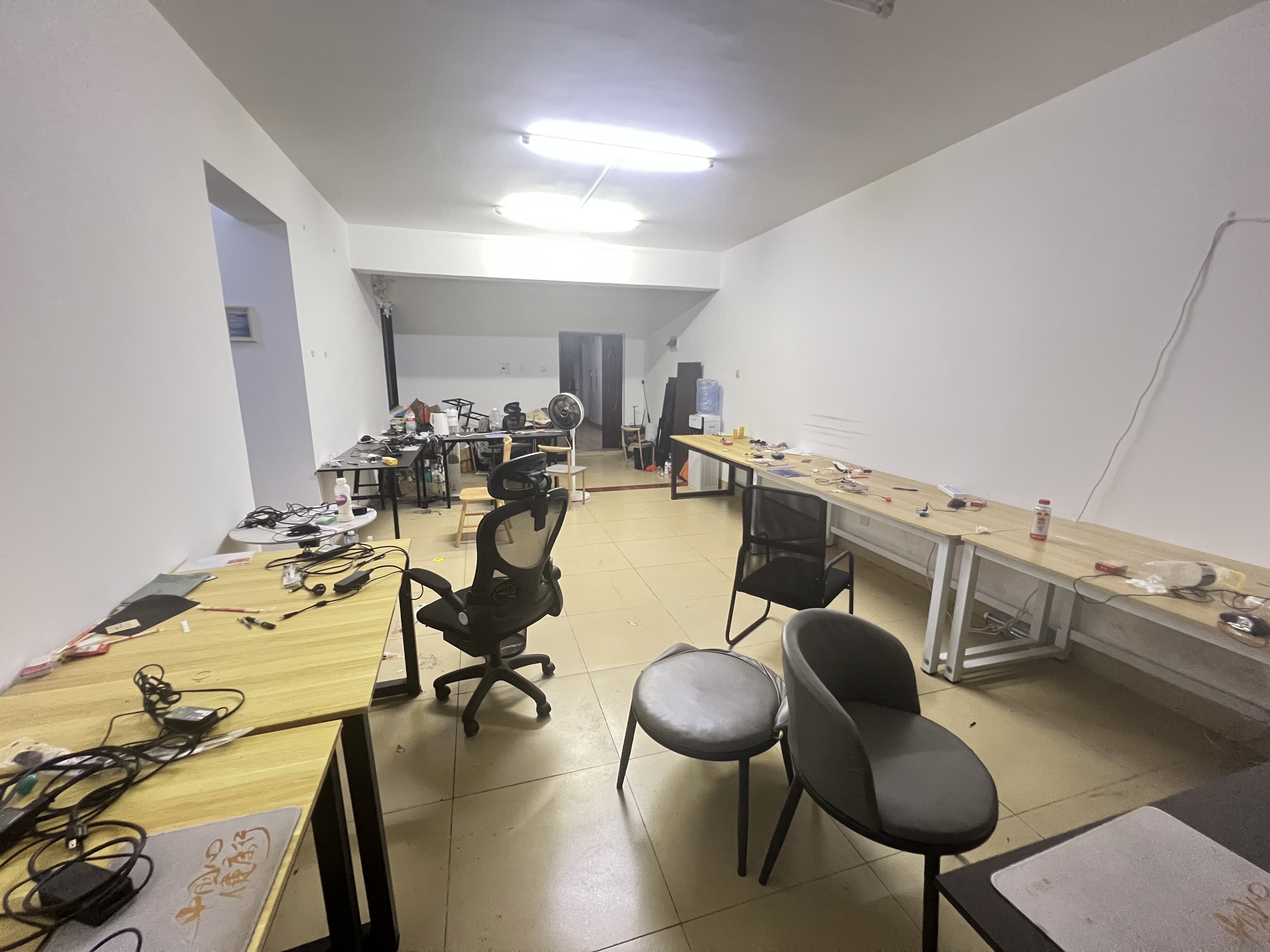 玉沙广场（京华城）  3室2厅1卫    3300.0元/月室内图1