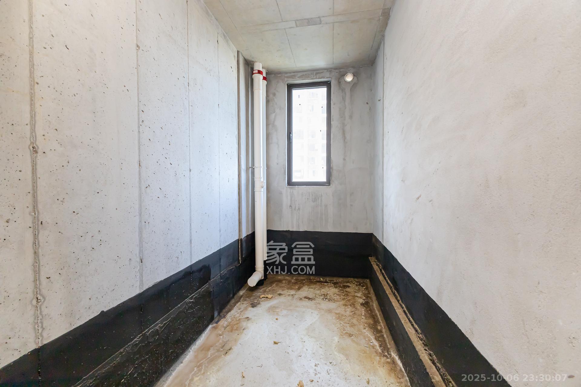 润和湘江天地E区 5室2厅3卫 230.0万 润和湘江天地E区 5室2厅3卫 230.0万卫生间