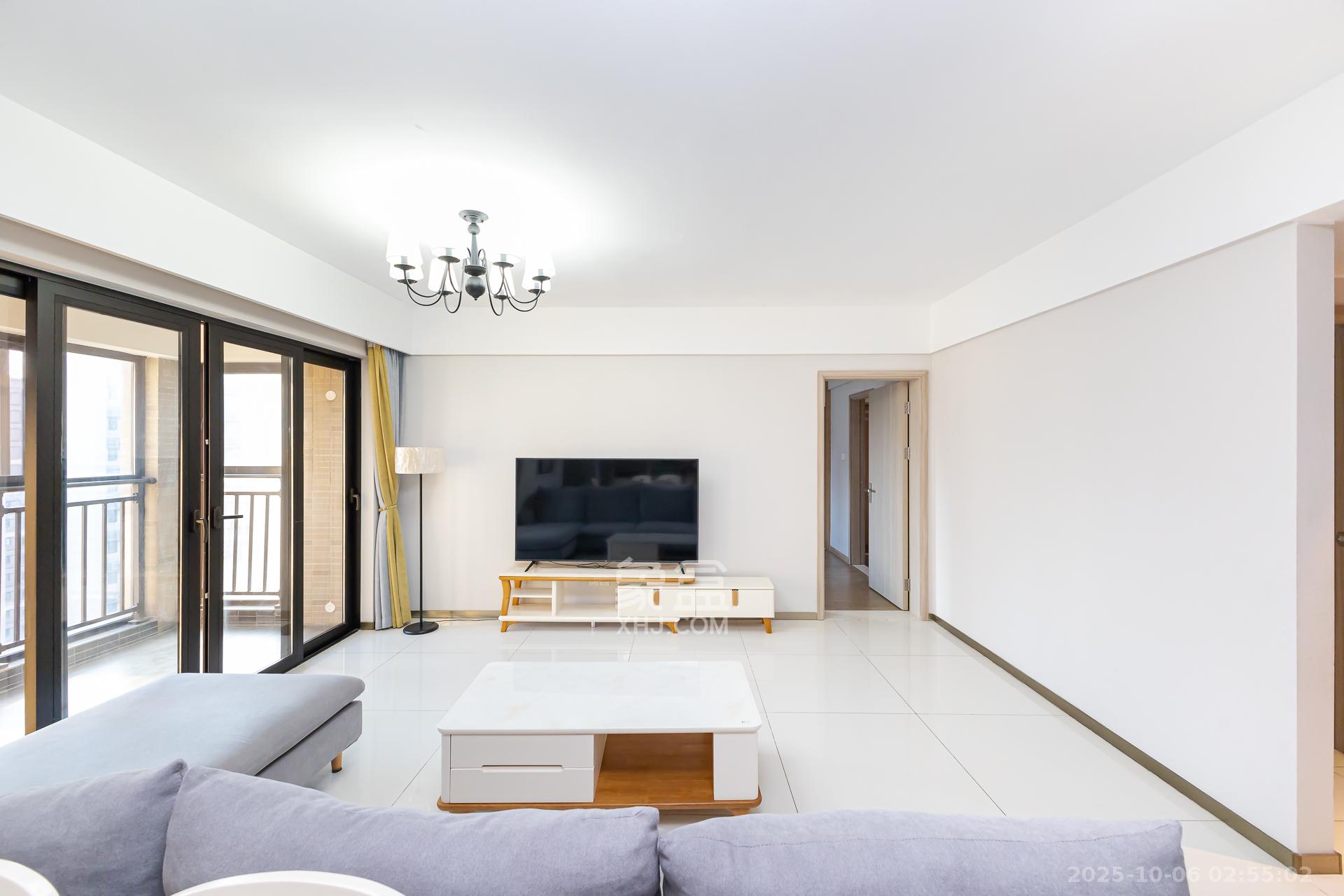 时代倾城三期  4室2厅2卫    92.0万客厅