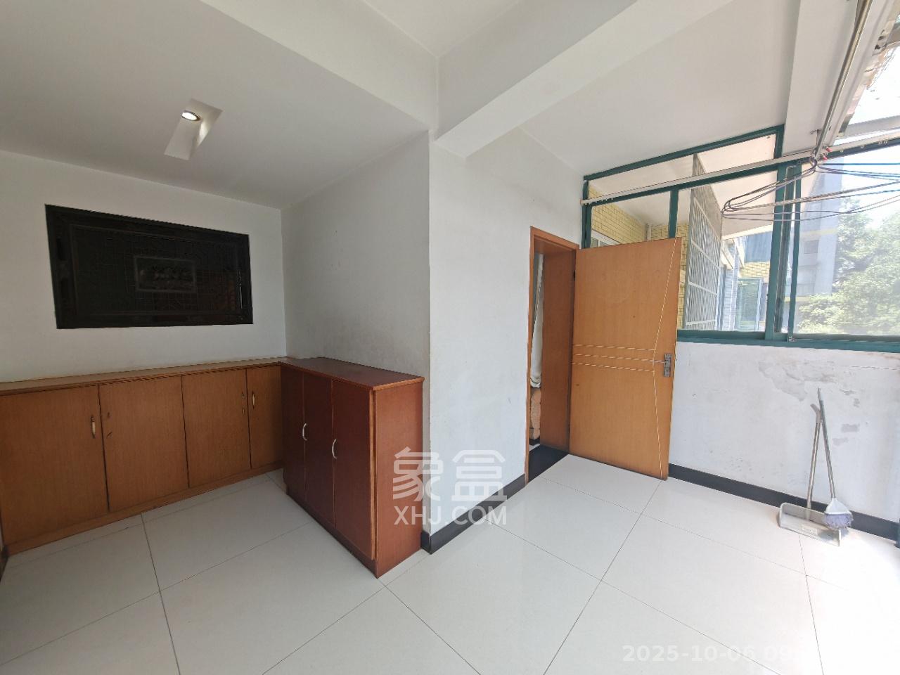 望兴景园一期 3室2厅2卫 2600.0元/月 望兴景园一期 3室2厅2卫 2600.0元/月室内图