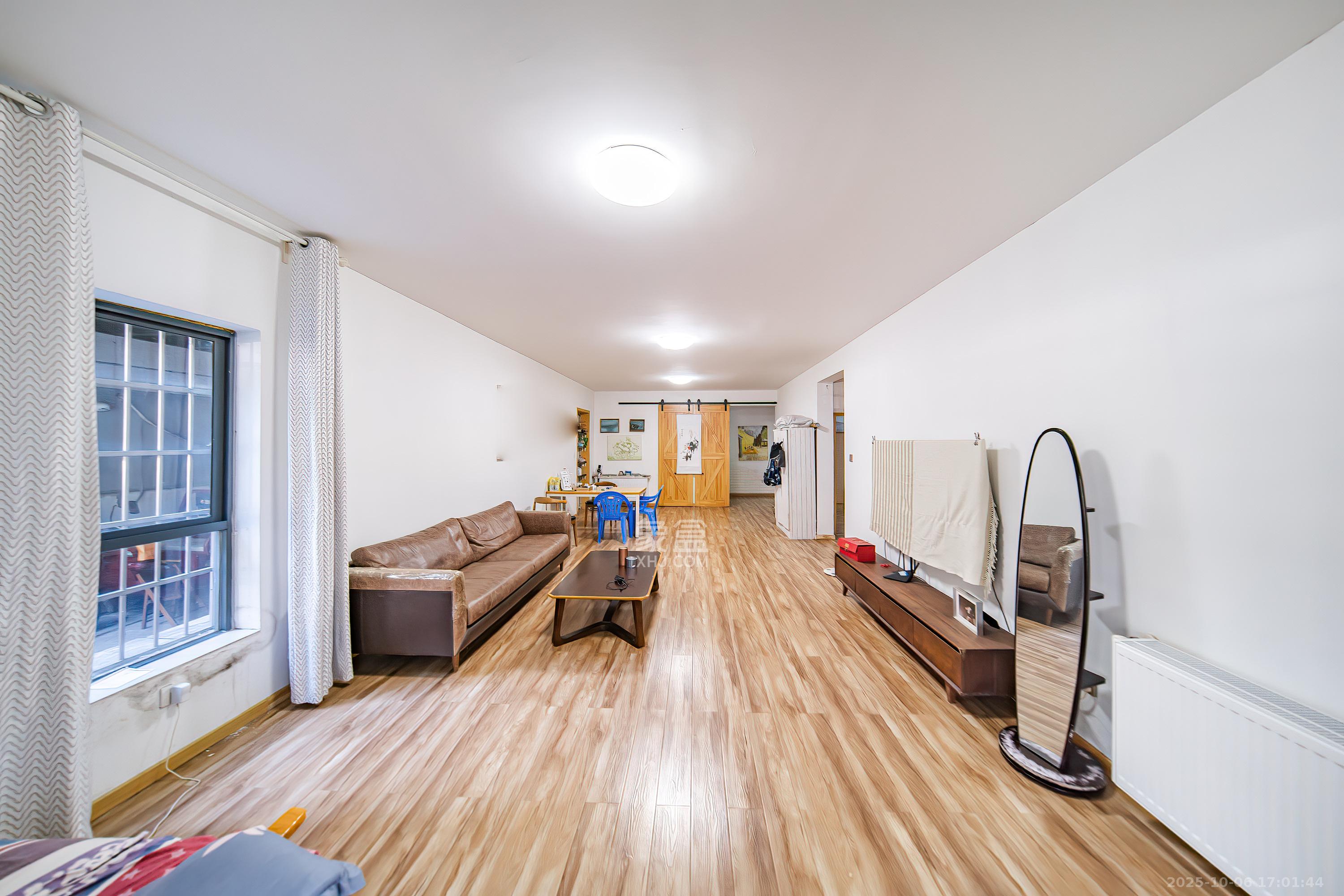 阳光100一期、四五期  4室2厅2卫    4000.0元/月室内图