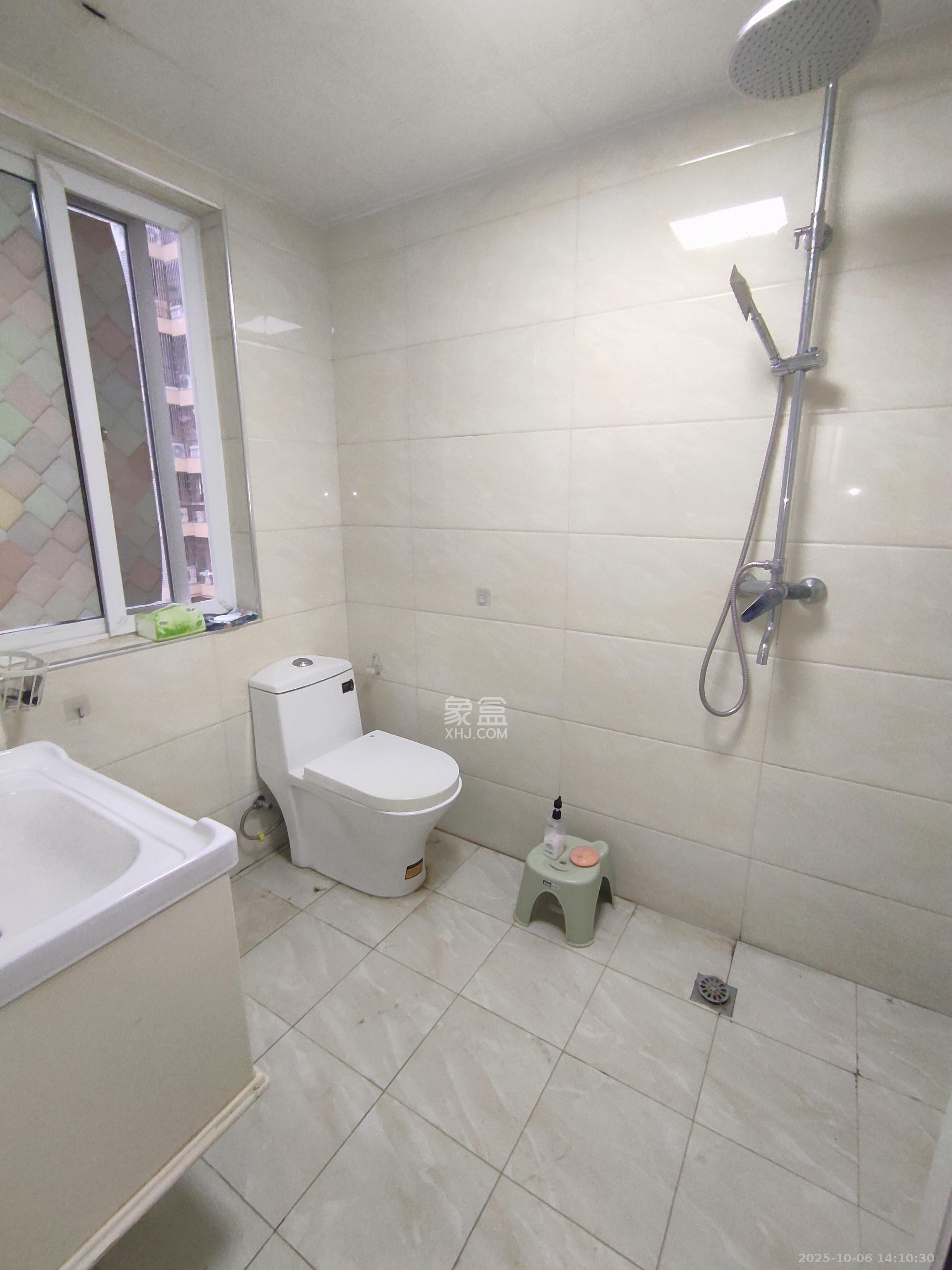 楚天世纪城西苑 3室2厅2卫 2200.0元/月 楚天世纪城西苑 3室2厅2卫 2200.0元/月室内图