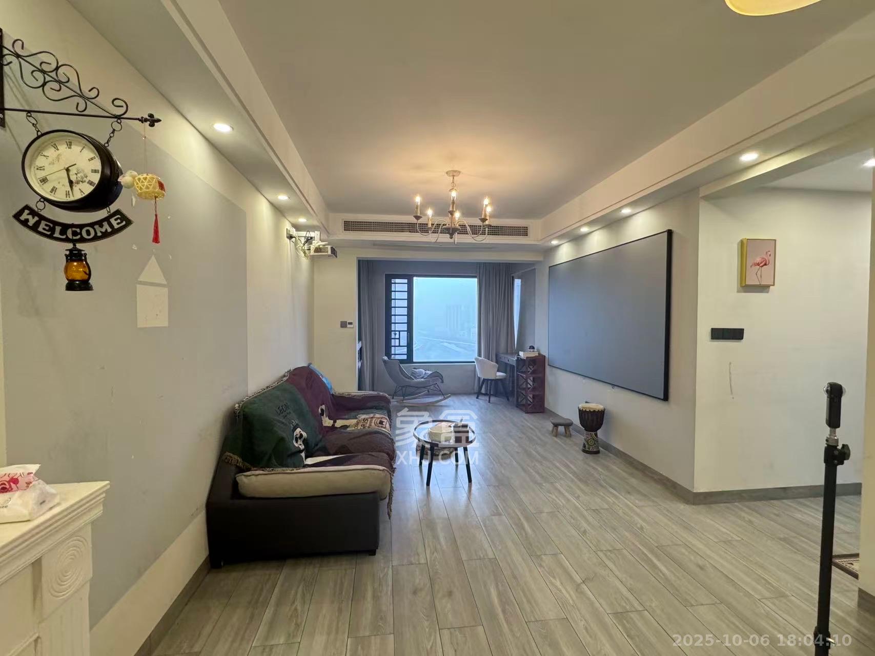 阳光城尚东湾蓝莓苑  3室1厅1卫    2599.0元/月