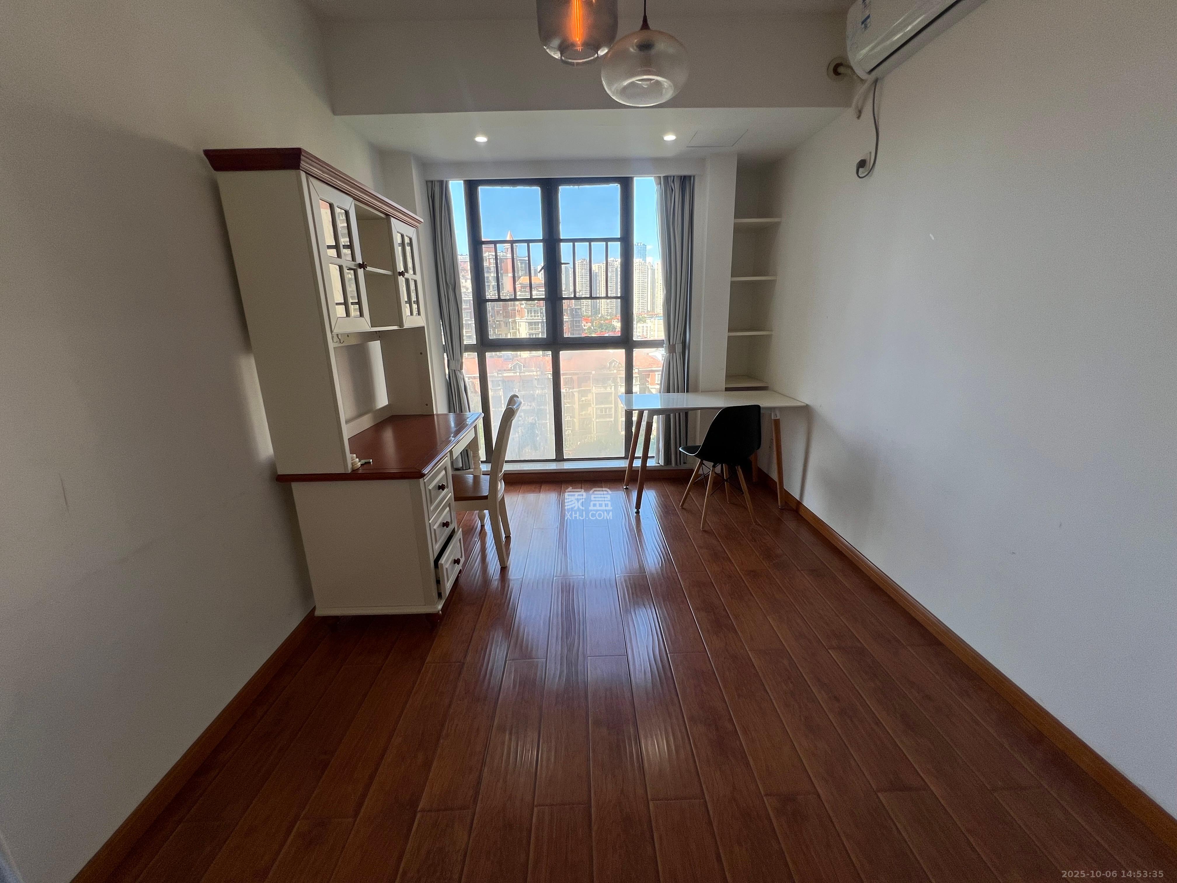 世茂铂翠湾二期  3室2厅1卫    3200.0元/月 世茂铂翠湾二期  3室2厅1卫    3200.0元/月室内图