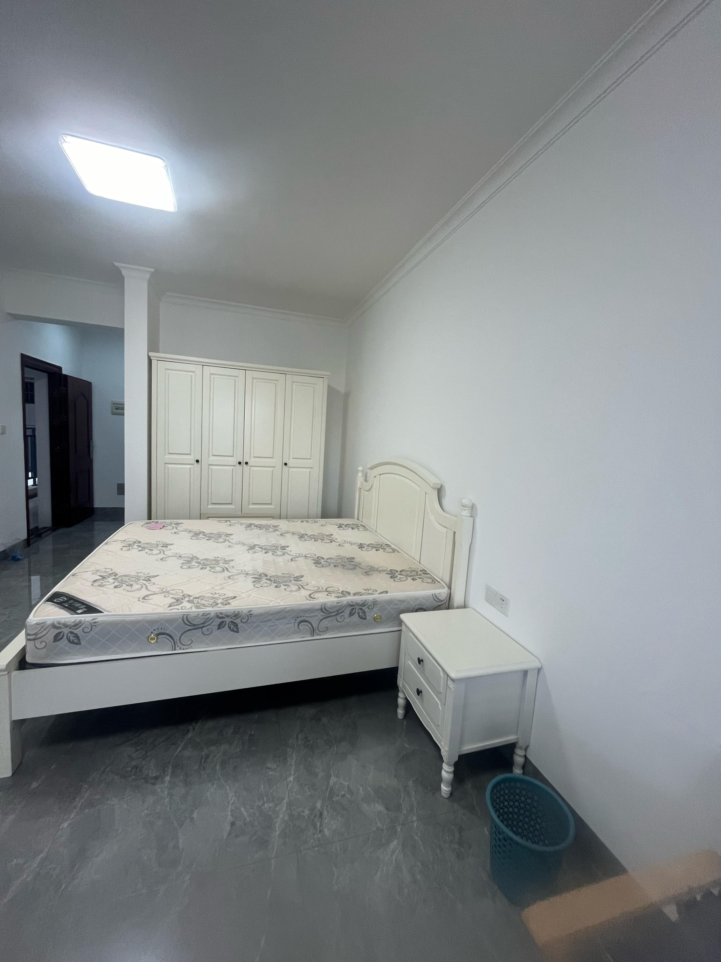 蓝海瑞园  1室0厅1卫    62.0万客厅