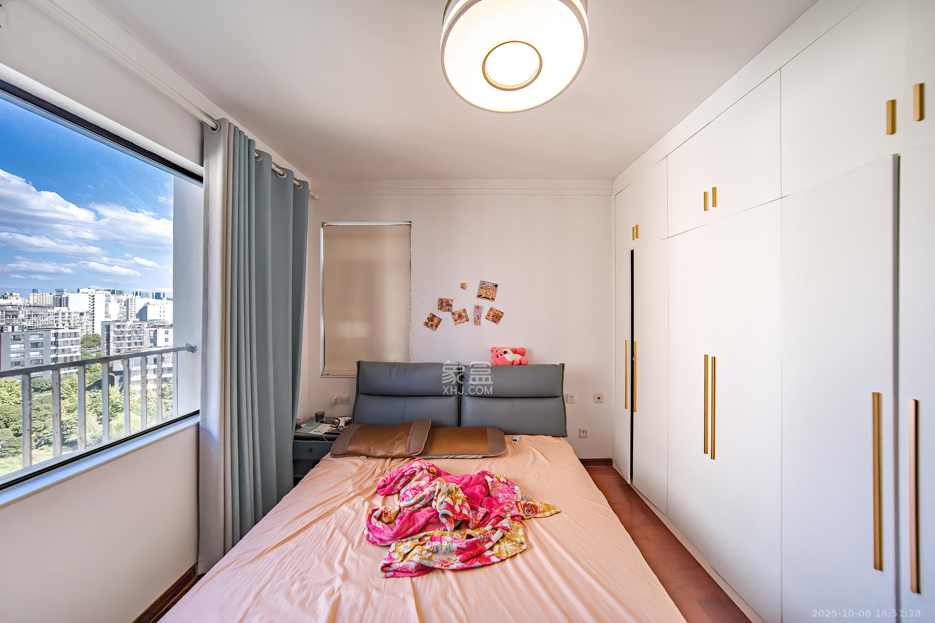 阳光100三期  1室2厅1卫    98.0万卧室