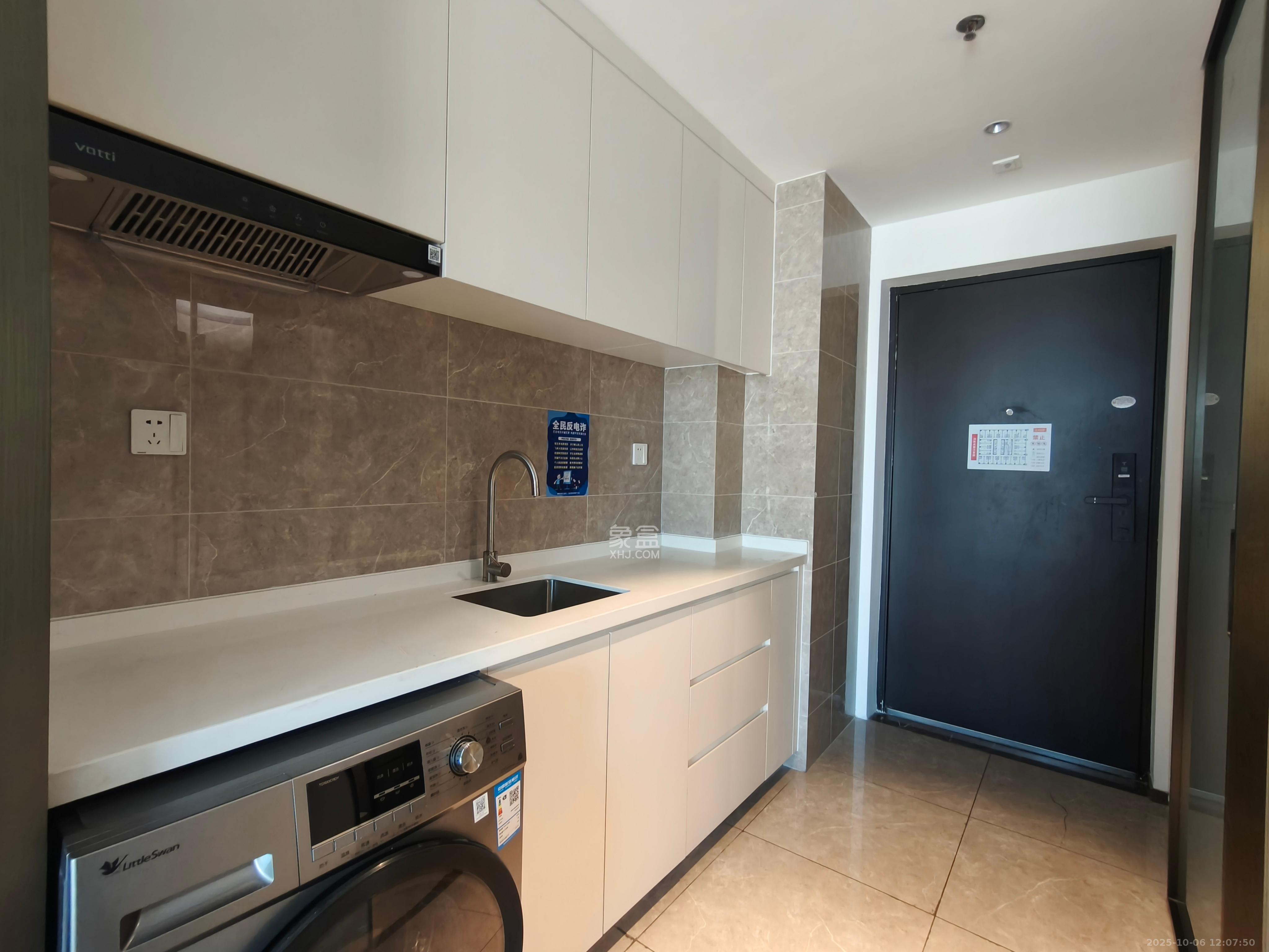 华润置地中心  1室1厅1卫    2200.0元/月 华润置地中心  1室1厅1卫    2200.0元/月室内图