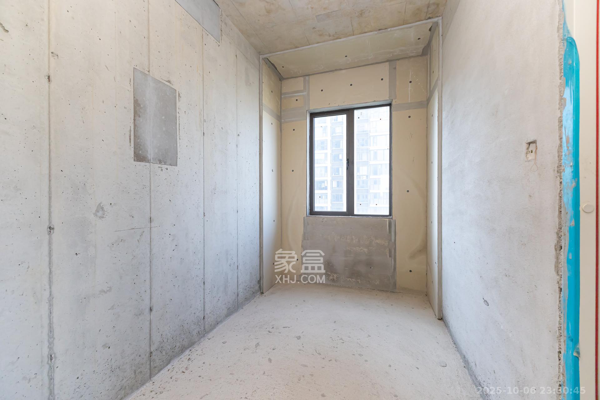 润和湘江天地E区 5室2厅3卫 230.0万 润和湘江天地E区 5室2厅3卫 230.0万卧室