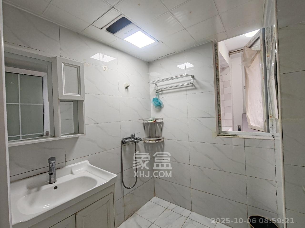 山水湾 3室2厅1卫 1500.0元/月 山水湾 3室2厅1卫 1500.0元/月室内图