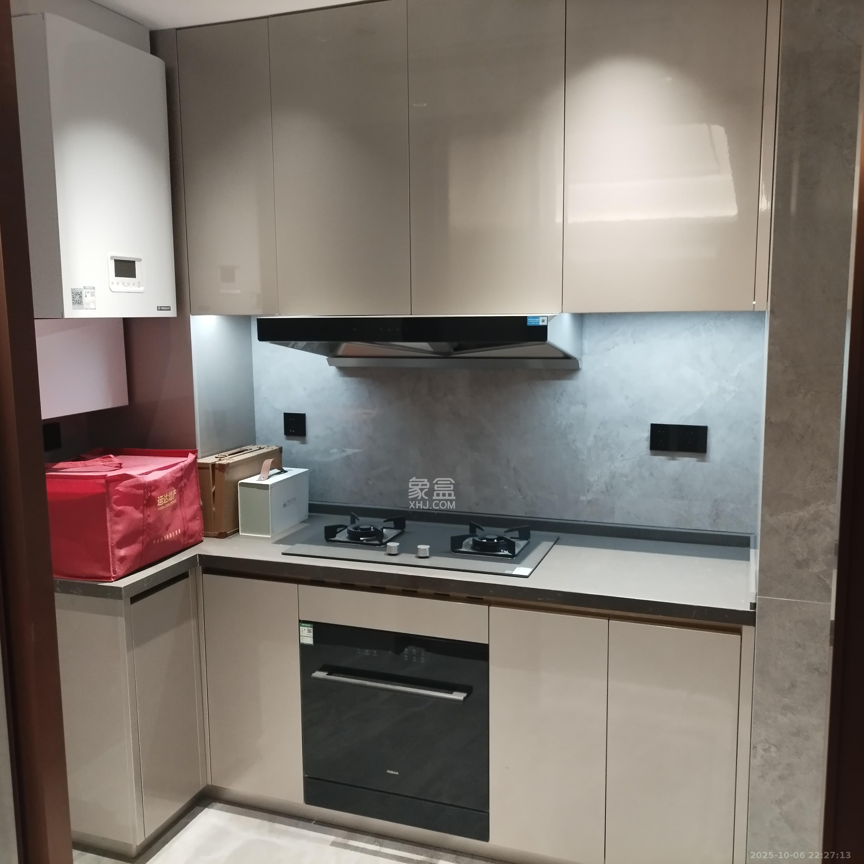 运达中央广场三期  4室2厅3卫    15000.0元/月 运达中央广场三期  4室2厅3卫    15000.0元/月