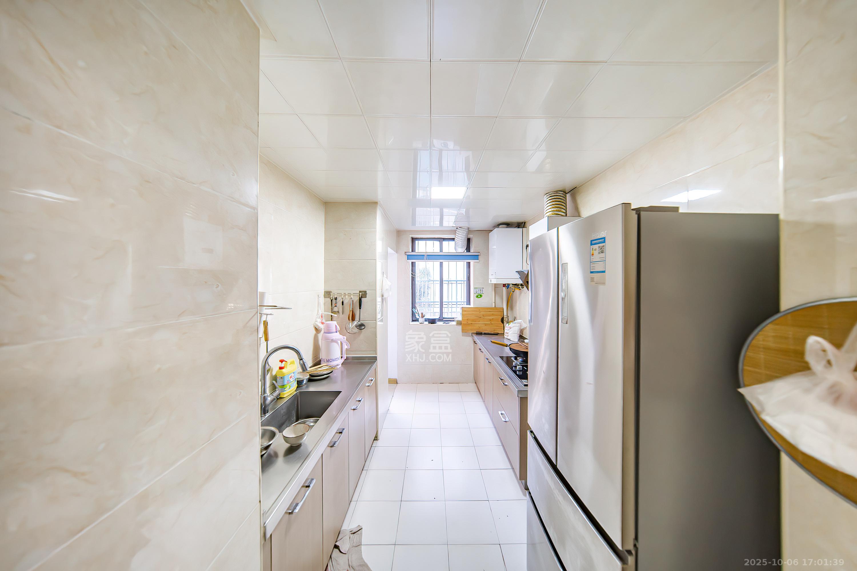 阳光100一期、四五期 4室2厅2卫 4000.0元/月 阳光100一期、四五期 4室2厅2卫 4000.0元/月室内图