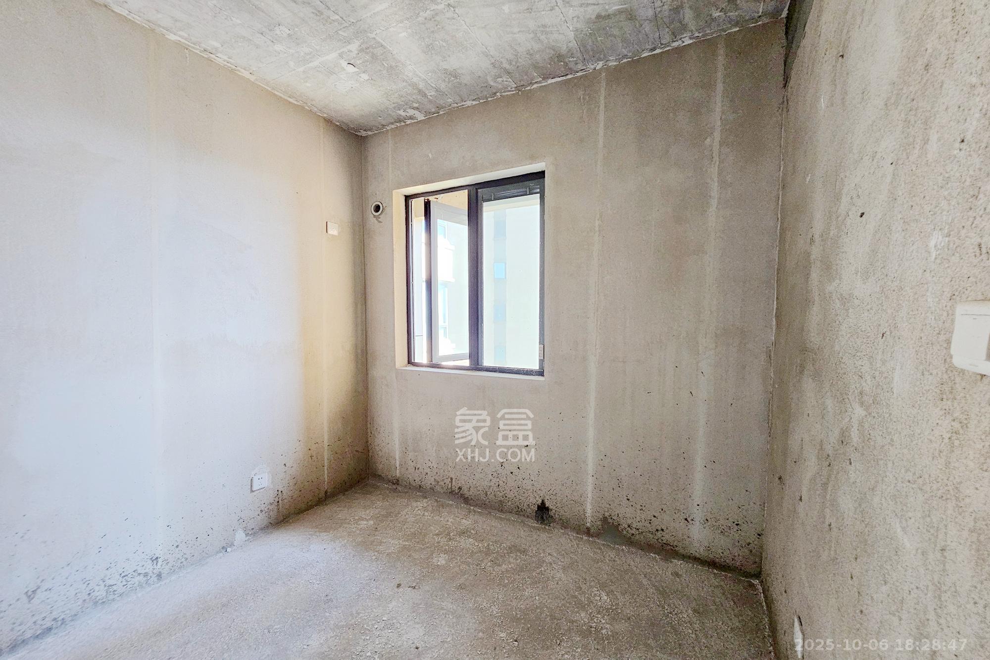 长房东旭国际  3室2厅2卫    120.0万卧室