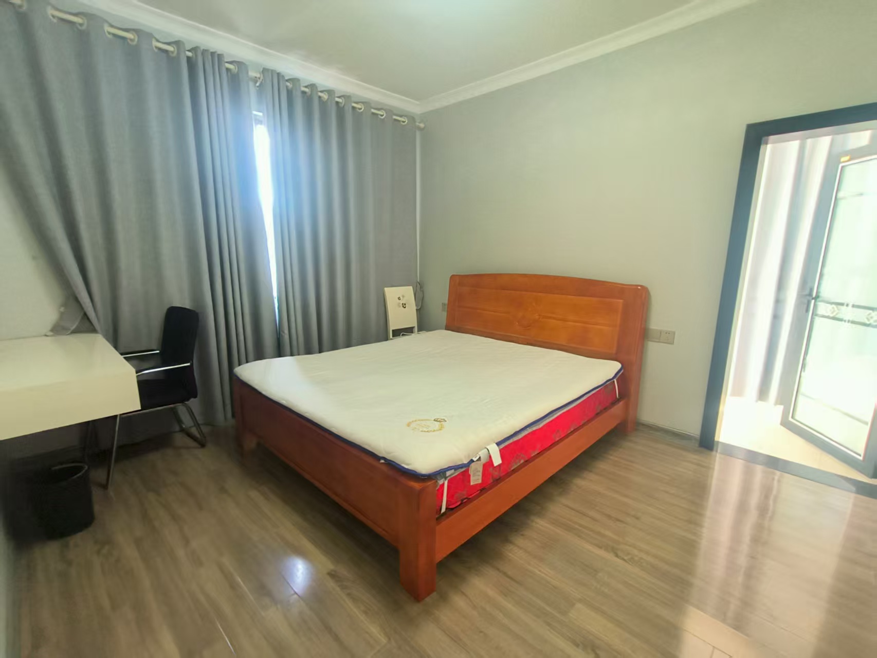 四海大厦 3室2厅2卫 2500.0元/月 四海大厦 3室2厅2卫 2500.0元/月室内图