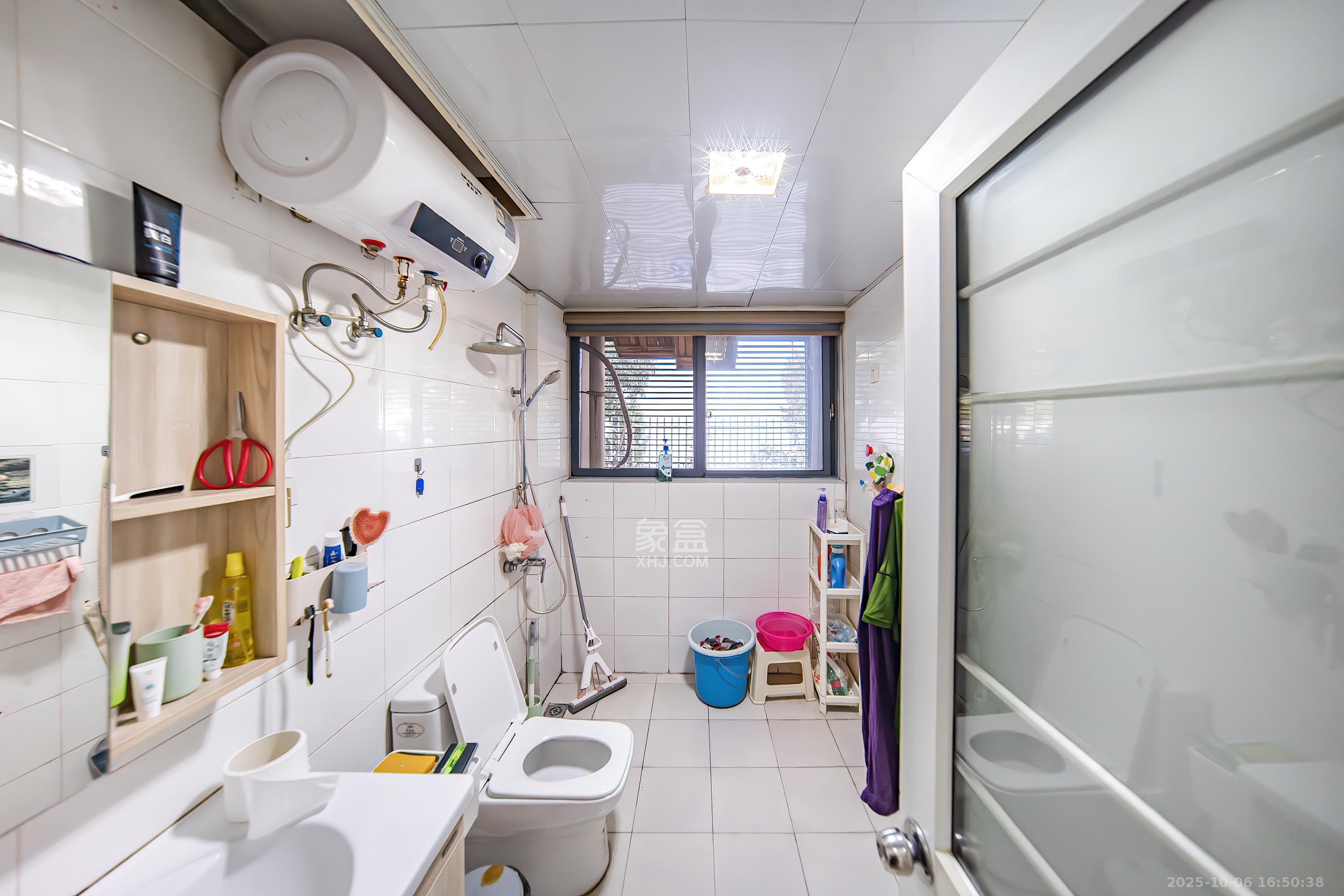 阳光100一期、四五期  4室2厅2卫    148.0万卫生间