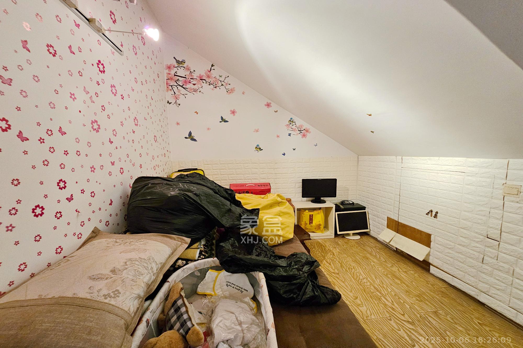 绿城桂花城  4室2厅3卫    148.0万卧室