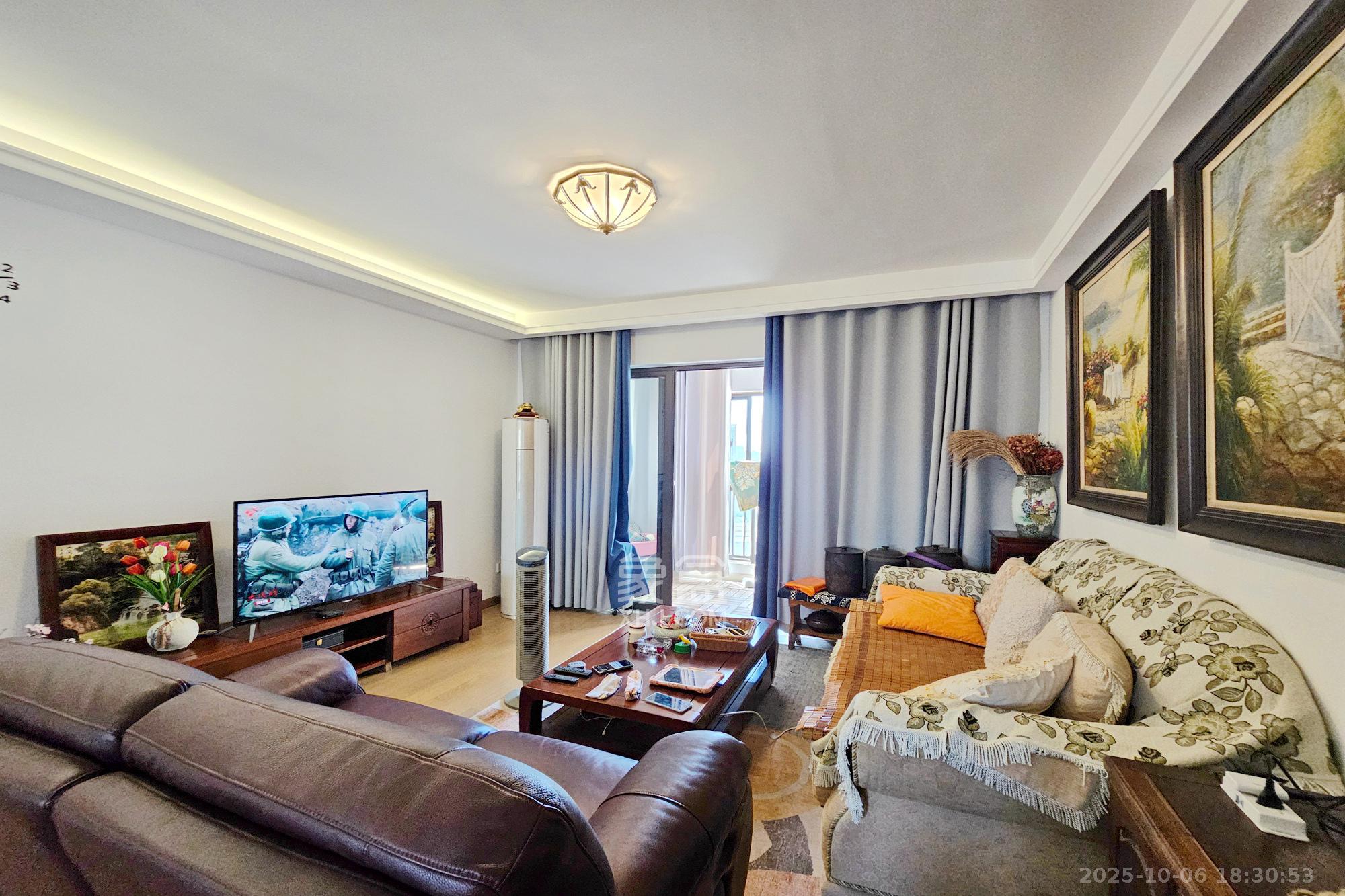 阳光城尚东湾青柠园 4室2厅2卫 126.8万 阳光城尚东湾青柠园 4室2厅2卫 126.8万客厅