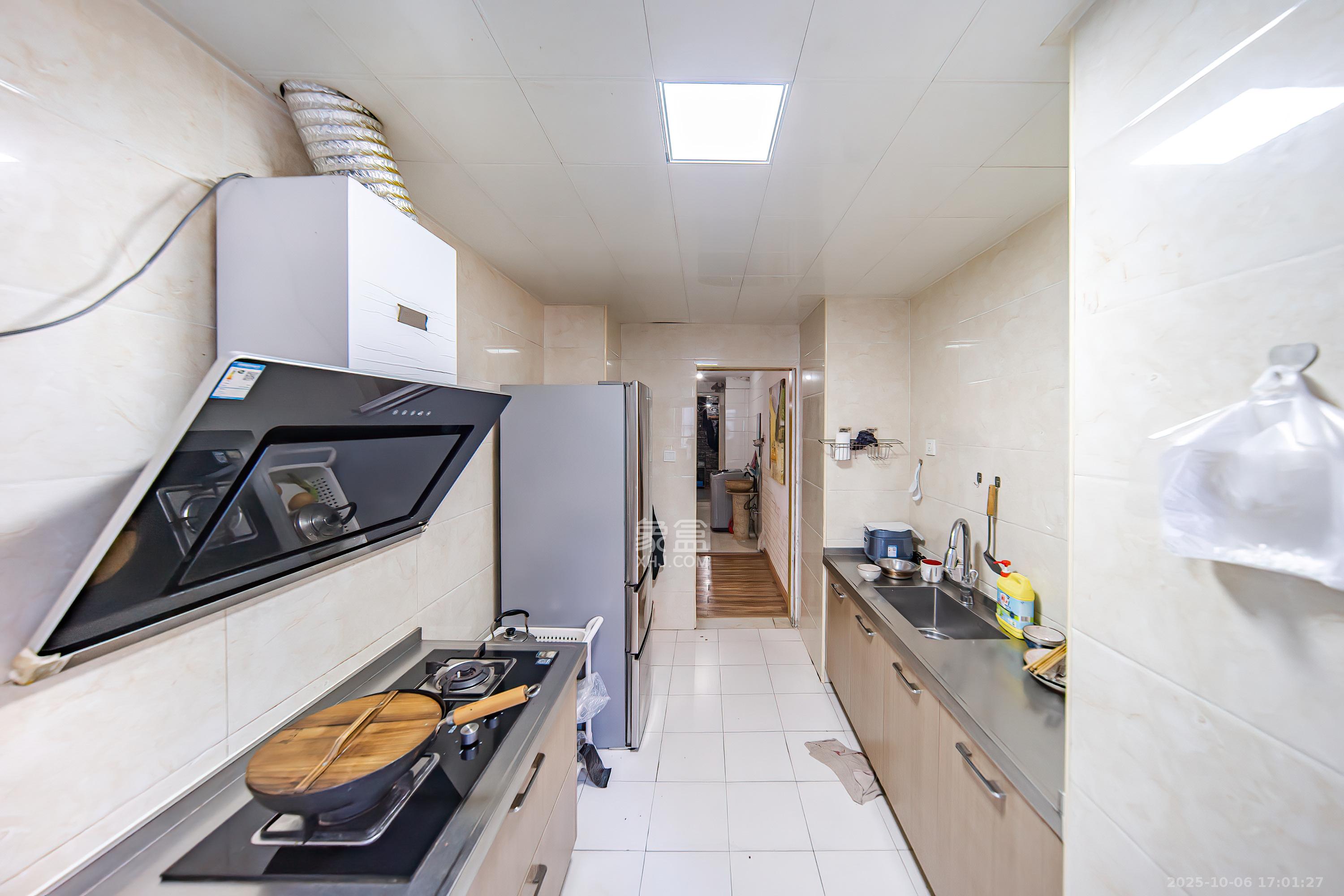 阳光100一期、四五期 4室2厅2卫 4000.0元/月 阳光100一期、四五期 4室2厅2卫 4000.0元/月室内图