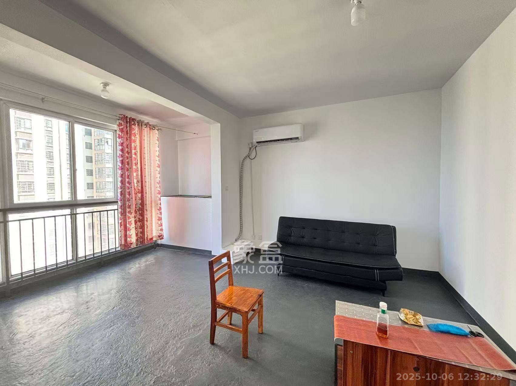 楚天世纪城东苑  4室2厅2卫    2000.0元/月