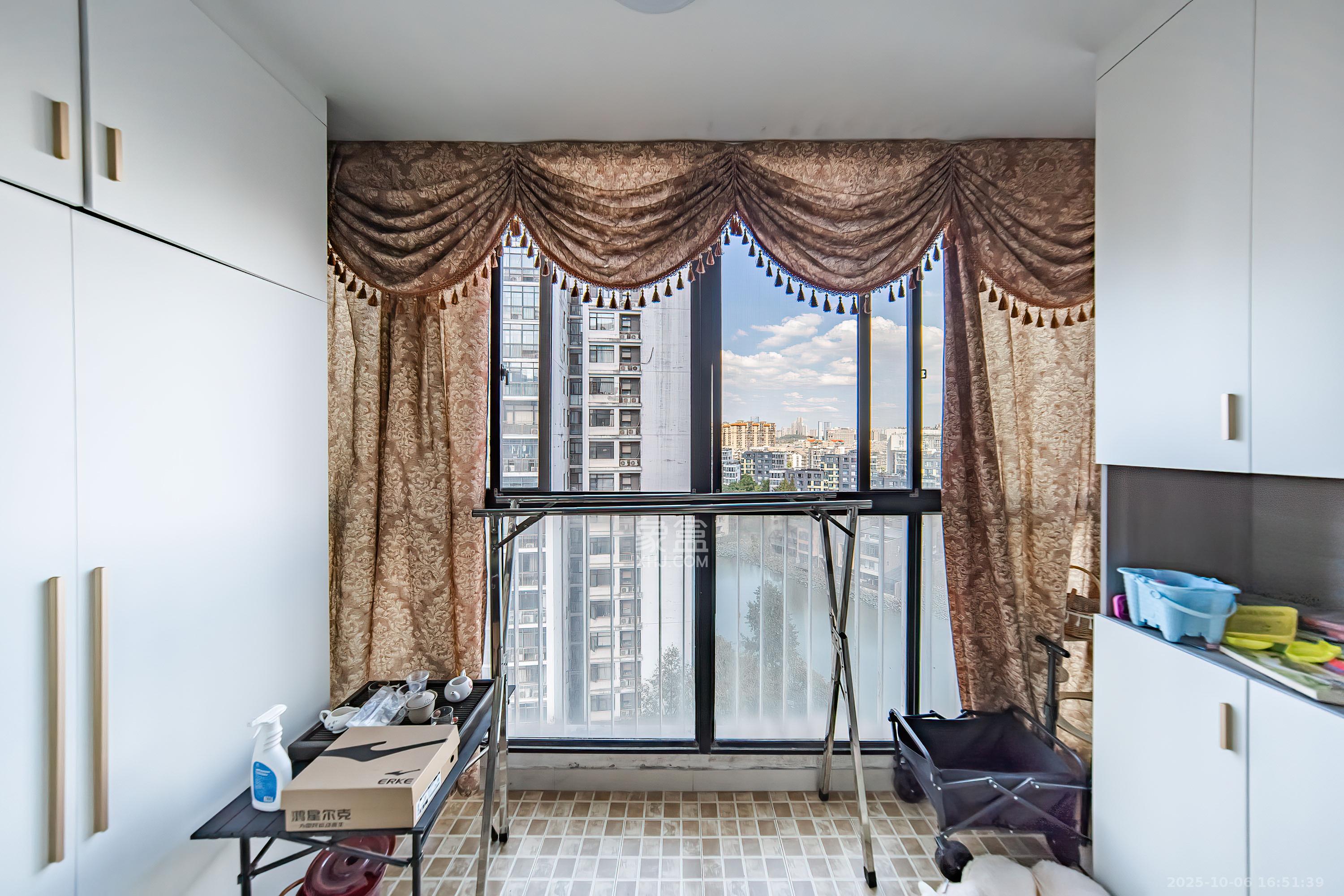 阳光100三期  1室2厅1卫    98.0万阳台