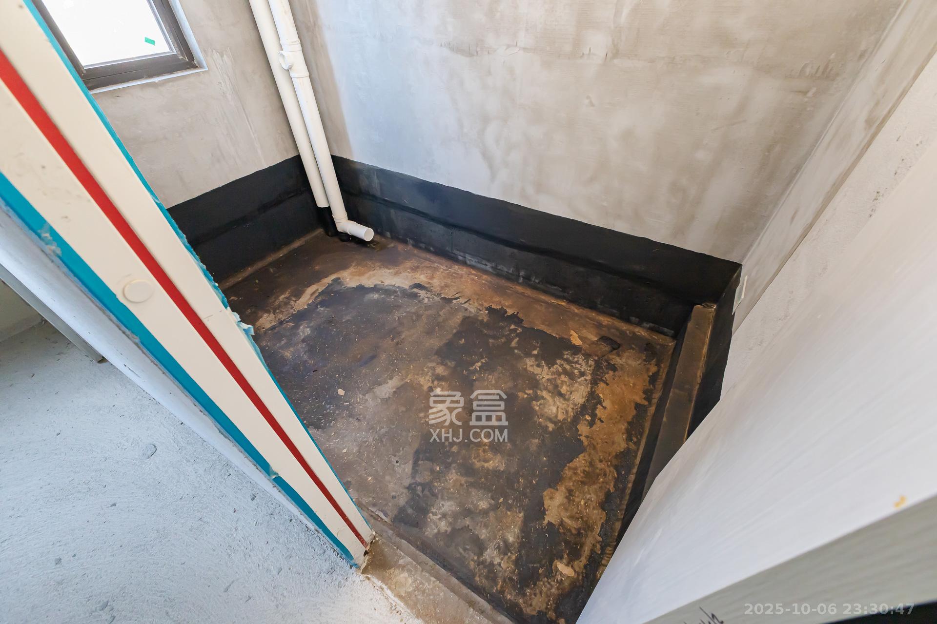 润和湘江天地E区 5室2厅3卫 230.0万 润和湘江天地E区 5室2厅3卫 230.0万卫生间