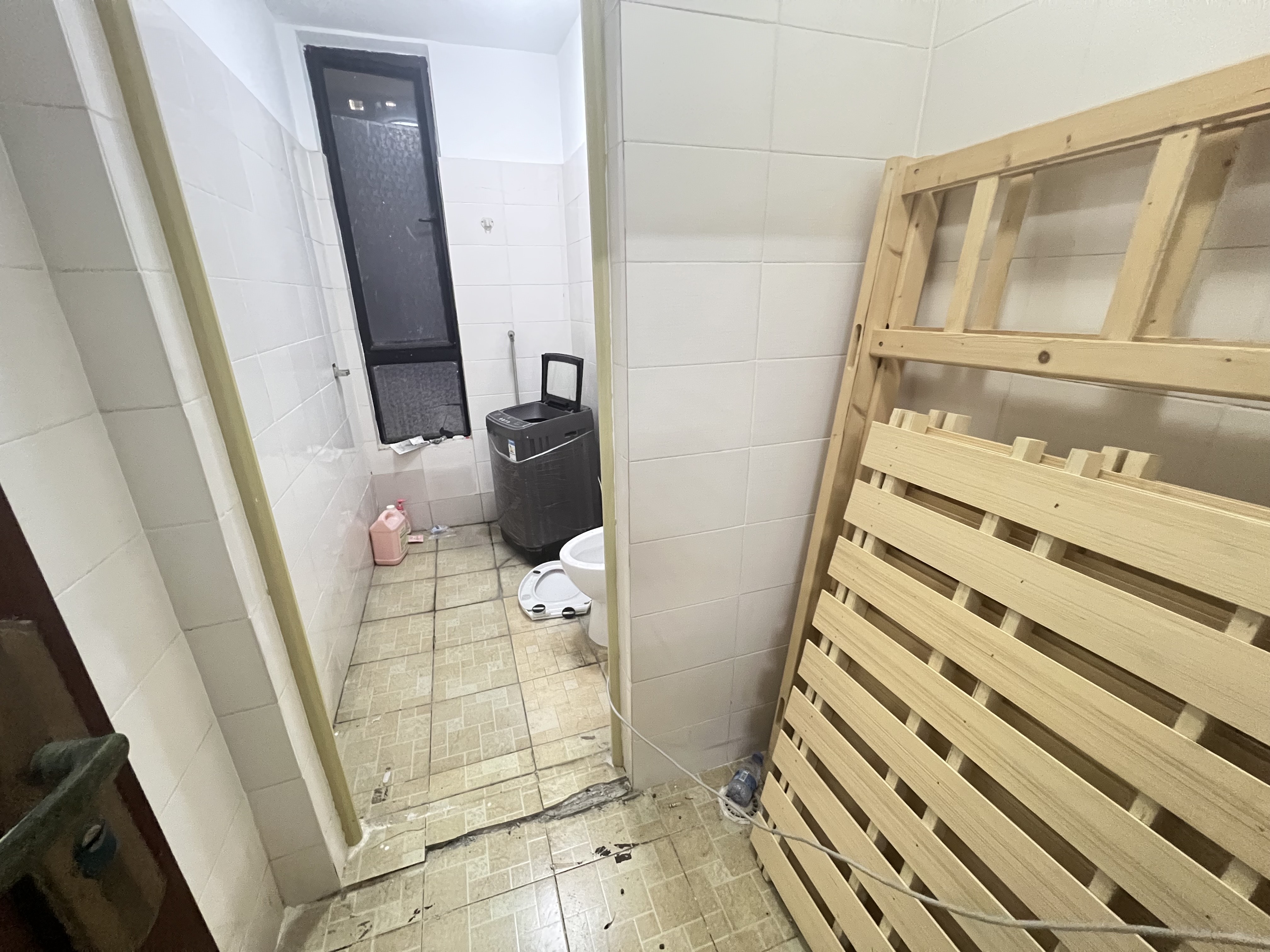 玉沙广场（京华城）  3室2厅1卫    3300.0元/月室内图