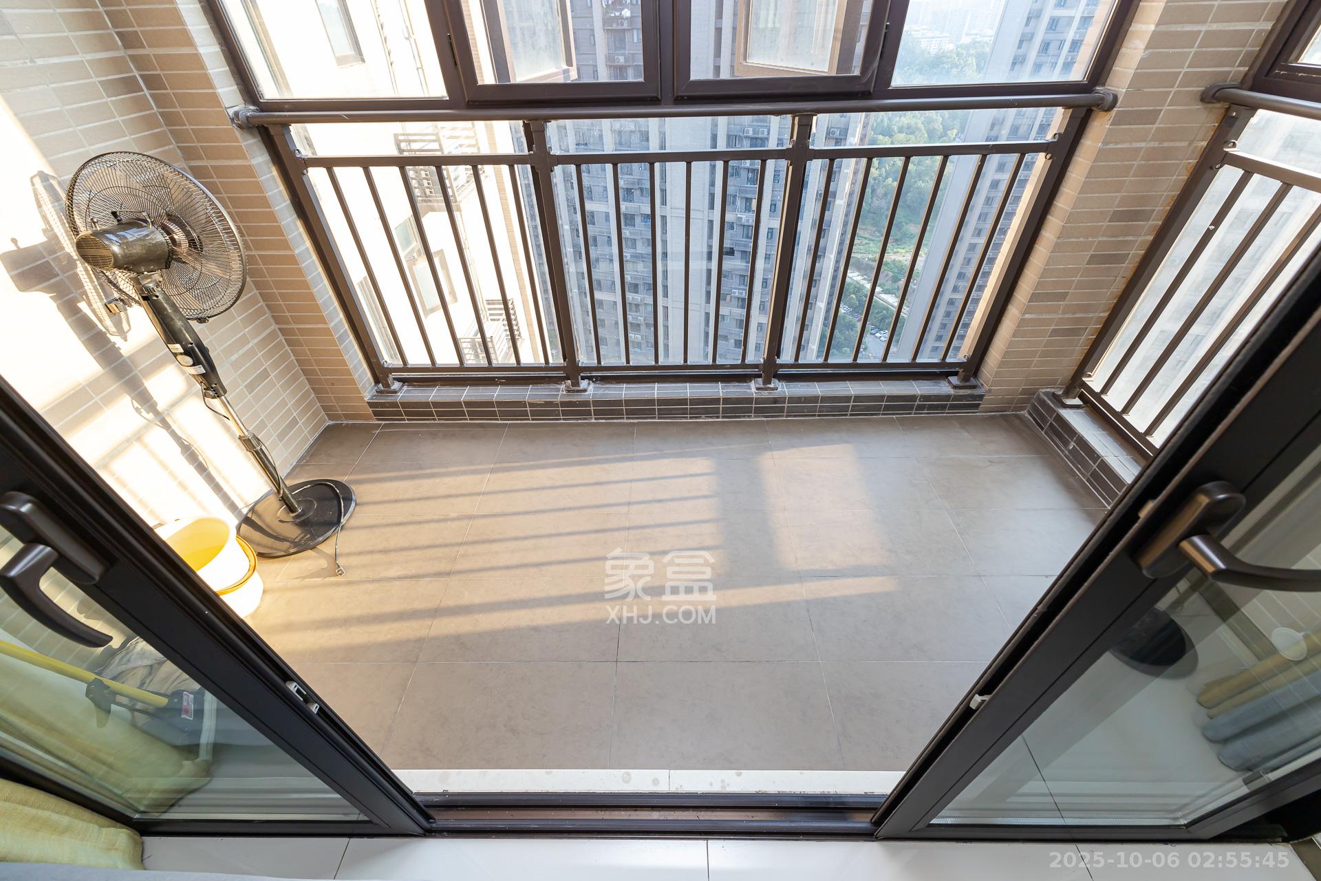 时代倾城三期  4室2厅2卫    92.0万阳台