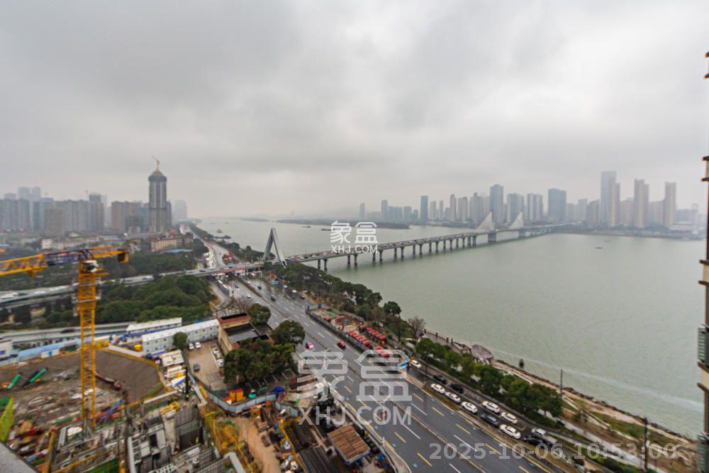 北辰瀚江府  4室2厅2卫    8000.0元/月