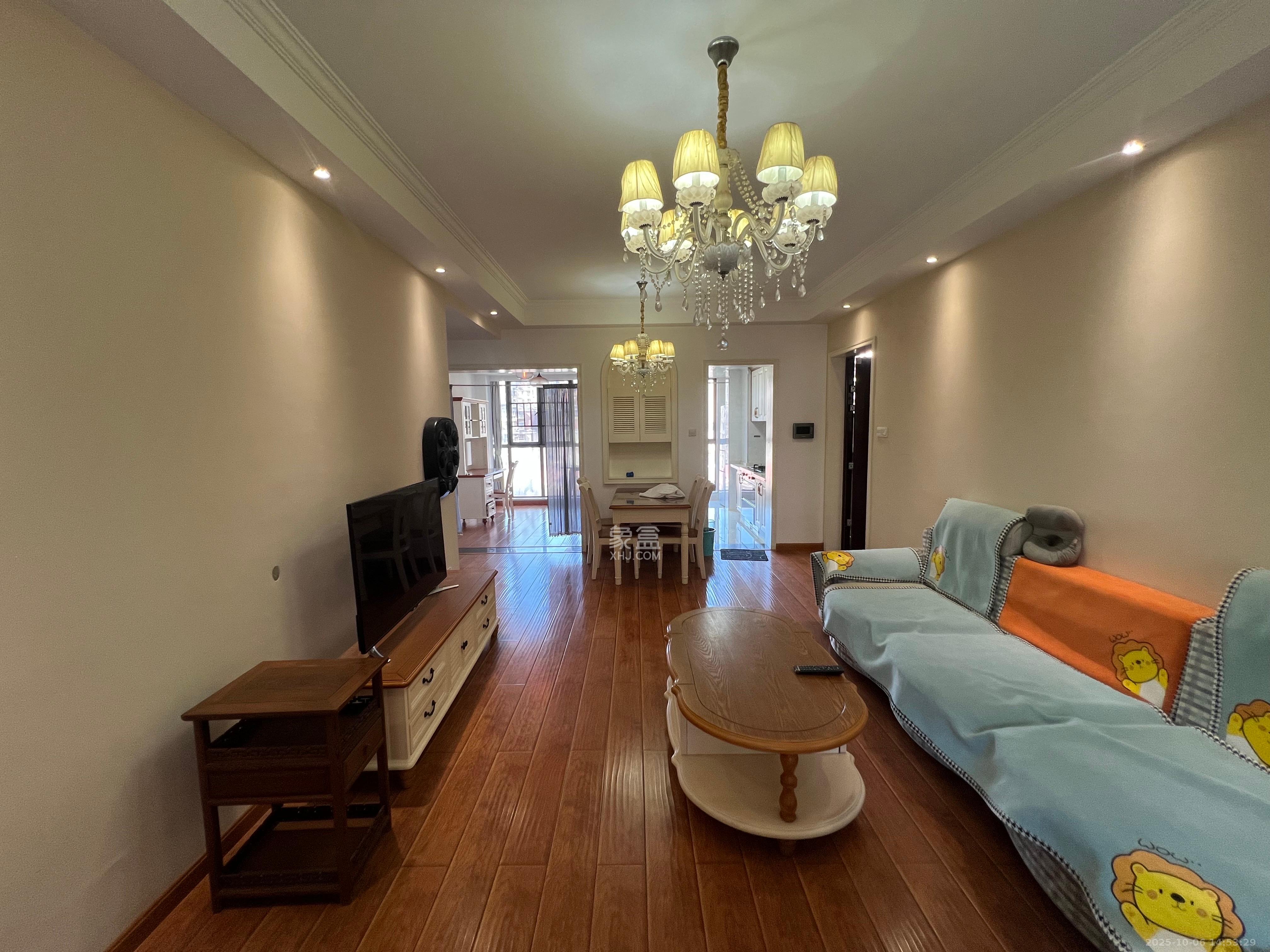 世茂铂翠湾二期  3室2厅1卫    3200.0元/月 世茂铂翠湾二期  3室2厅1卫    3200.0元/月室内图