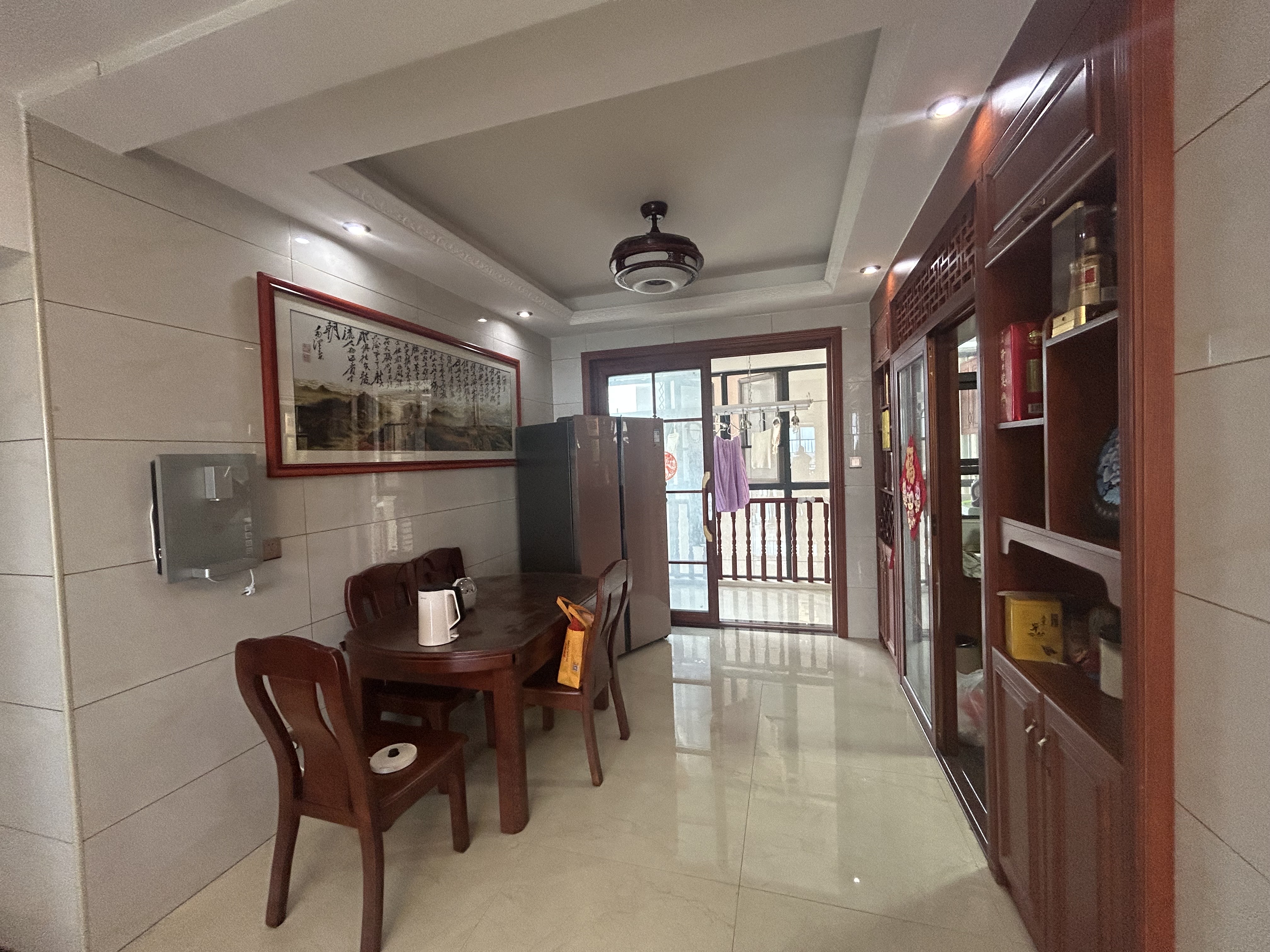 大同沁园 4室2厅2卫 76.8万 大同沁园 4室2厅2卫 76.8万客厅