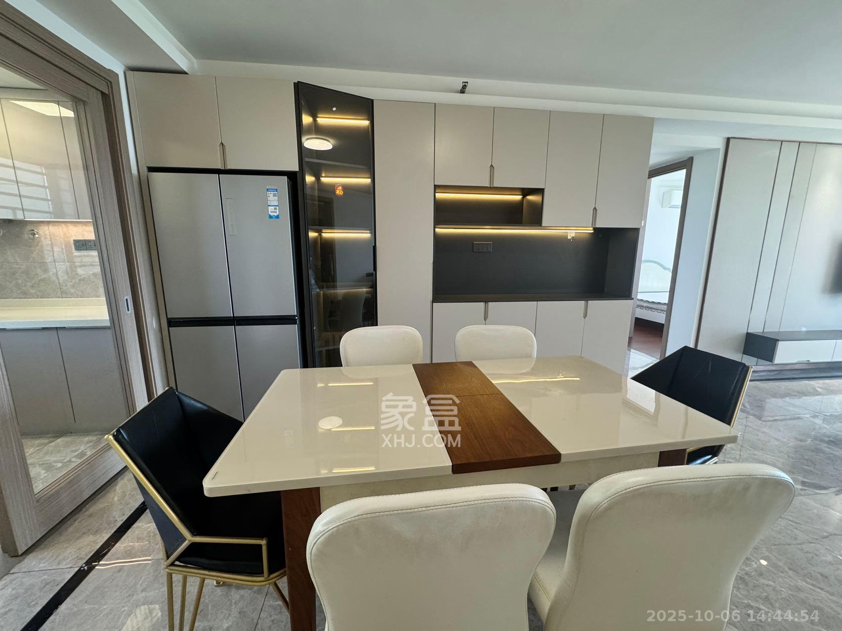 旭辉雨花郡 4室2厅2卫 5800.0元/月 旭辉雨花郡 4室2厅2卫 5800.0元/月室内图