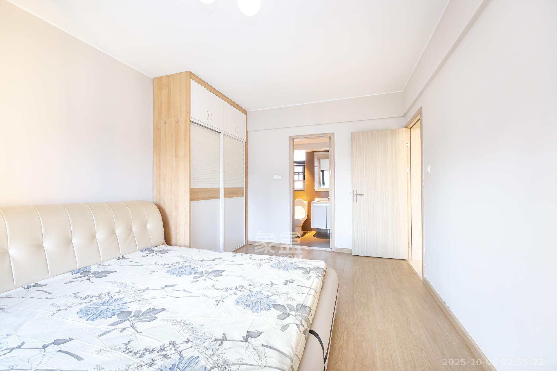 时代倾城三期  4室2厅2卫    92.0万卧室