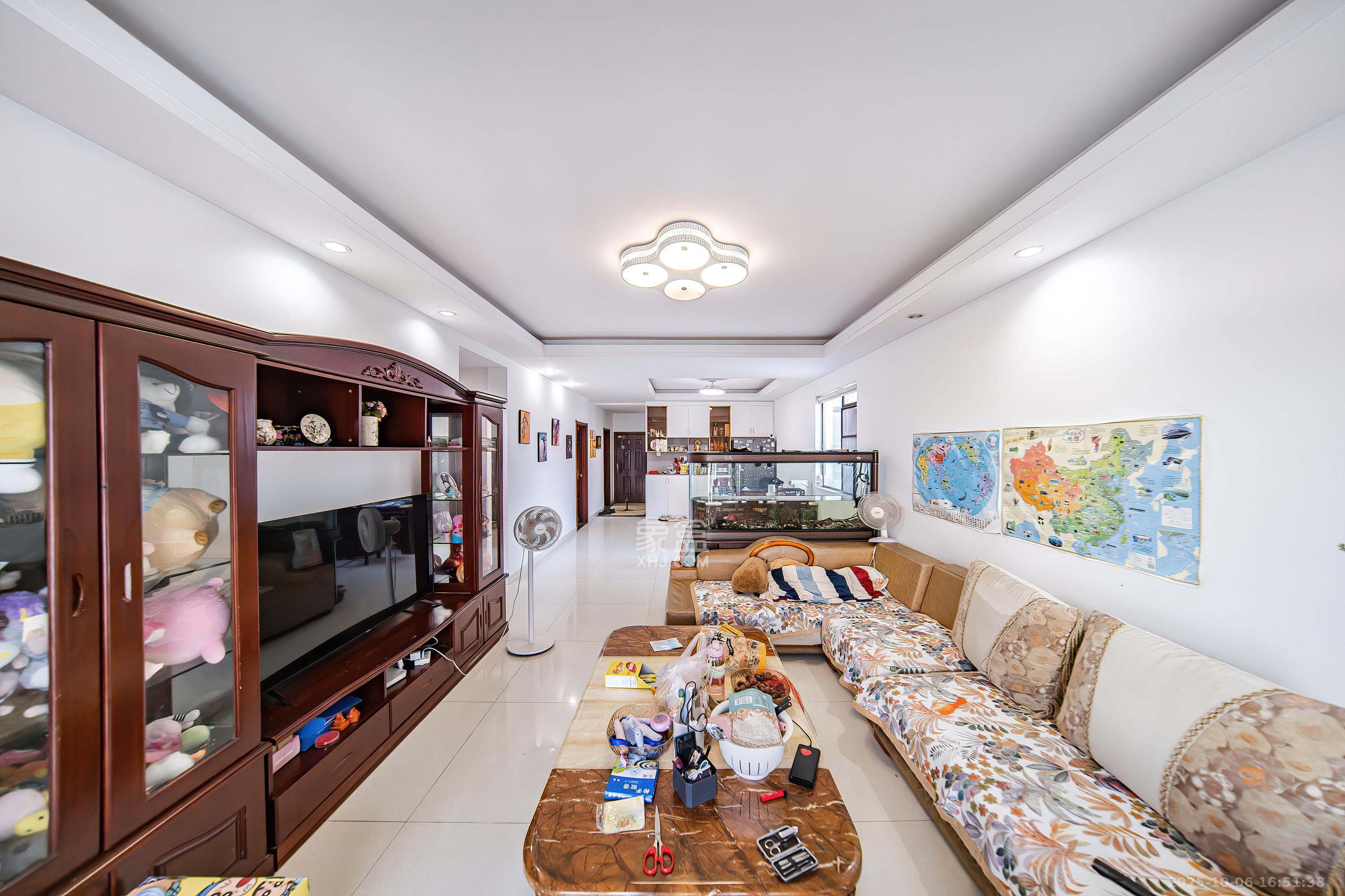 阳光100三期  1室2厅1卫    98.0万客厅